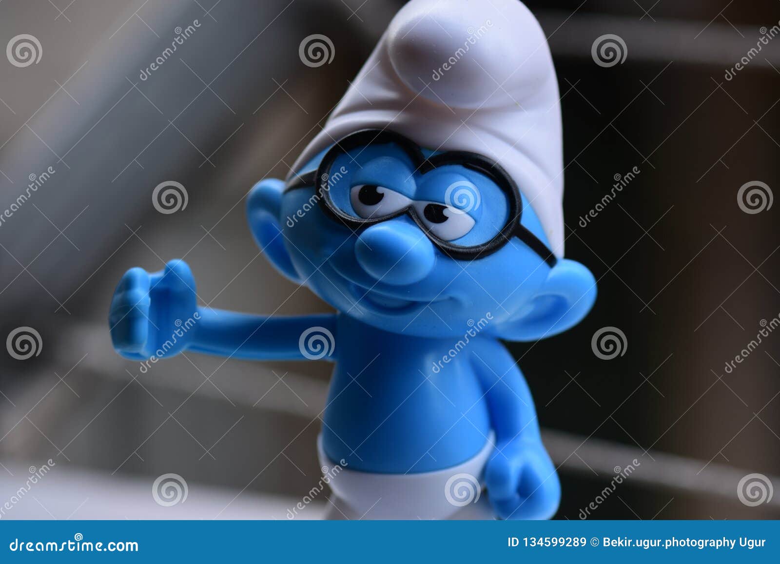 Pouco Smurfs Azul, Vidros Smurf Foto de Stock Editorial - Imagem de  franquia, colônia: 134599413