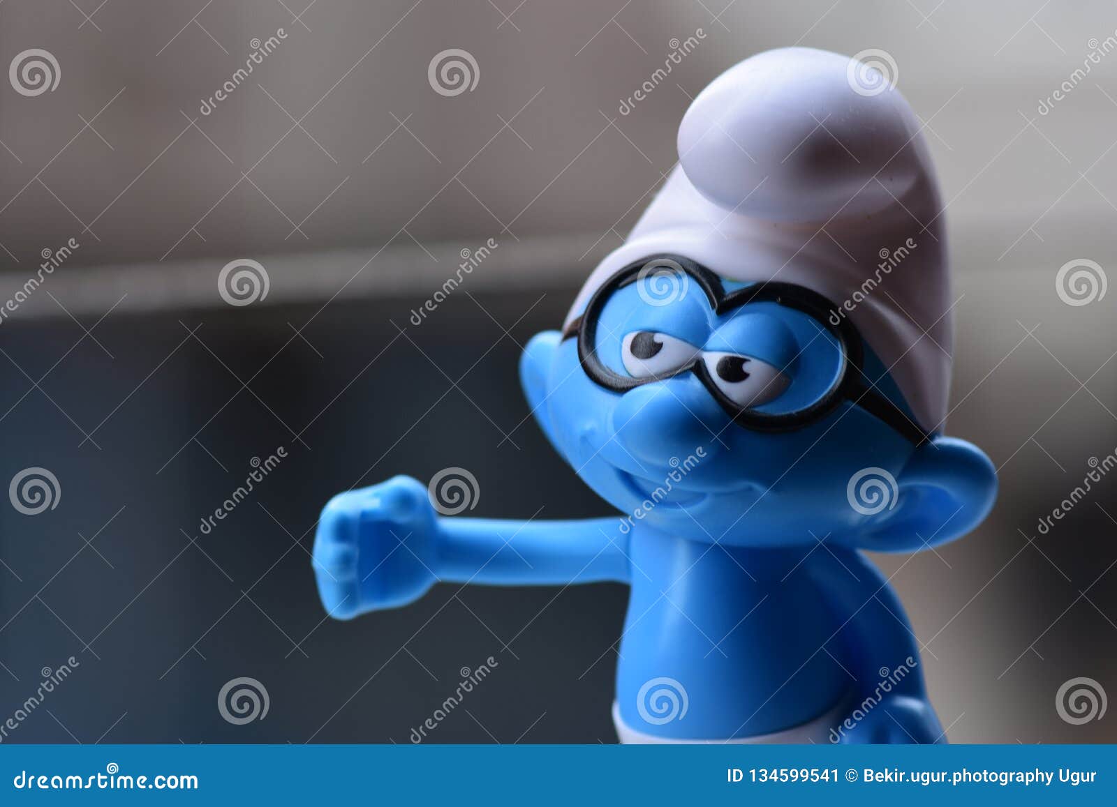 Pouco Smurfs Azul, Vidros Smurf Foto de Stock Editorial - Imagem de  franquia, colônia: 134599413