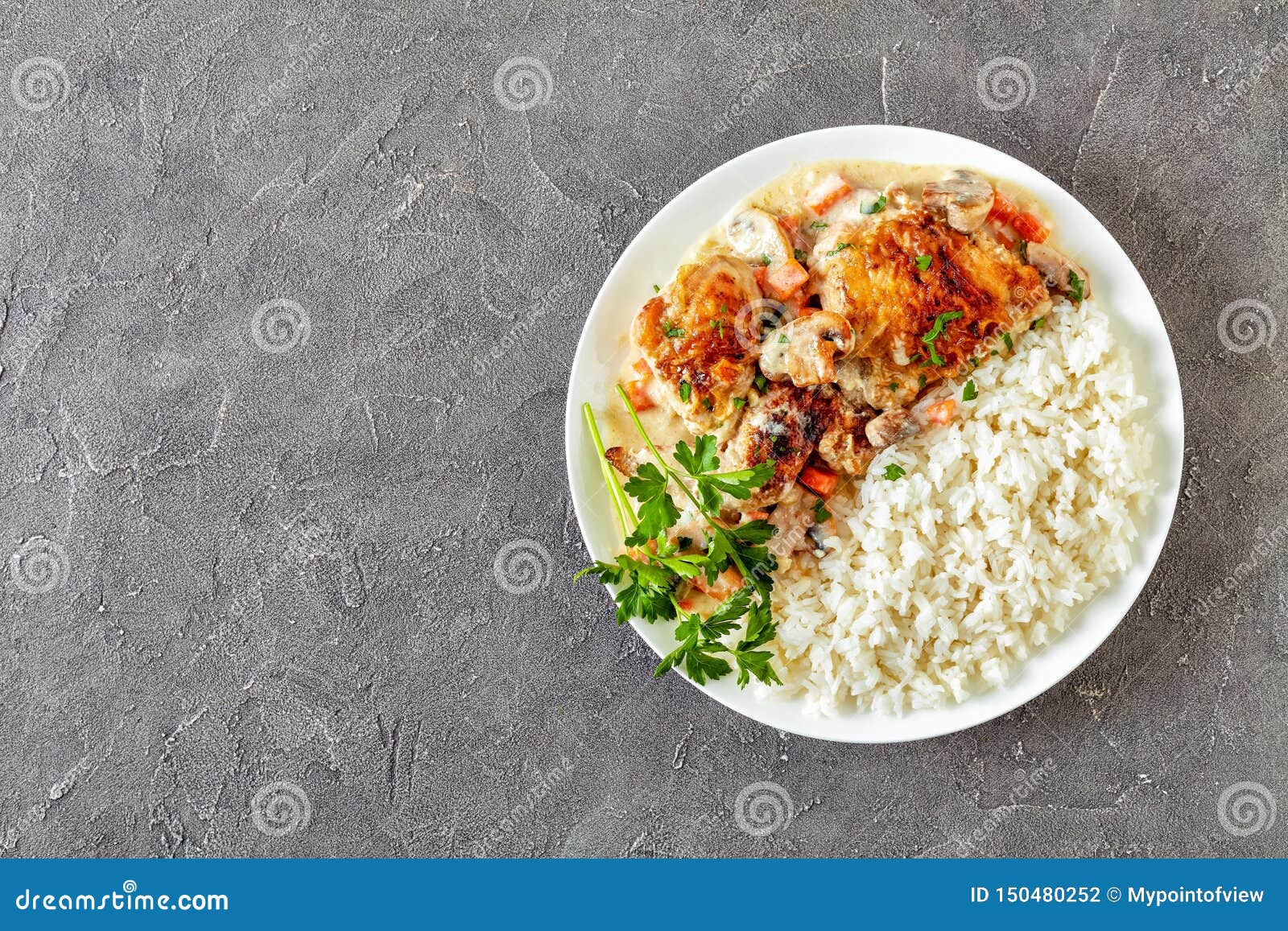 Poulet Cuit Avec De La Sauce Au Vin Blanche Creme Photo Stock