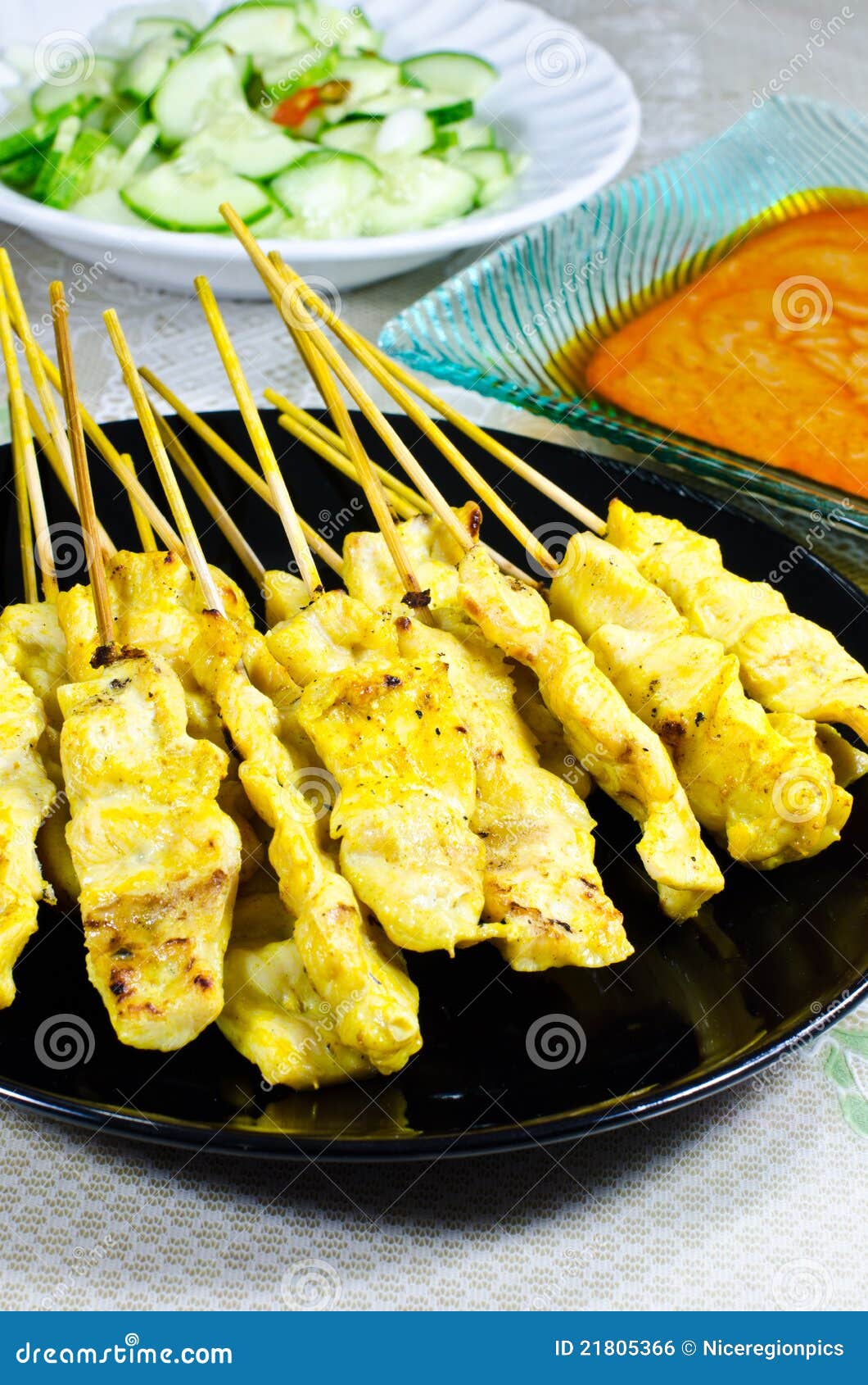 Poulet satay. photo stock. Image du arachide, gril, malaisie 21805366