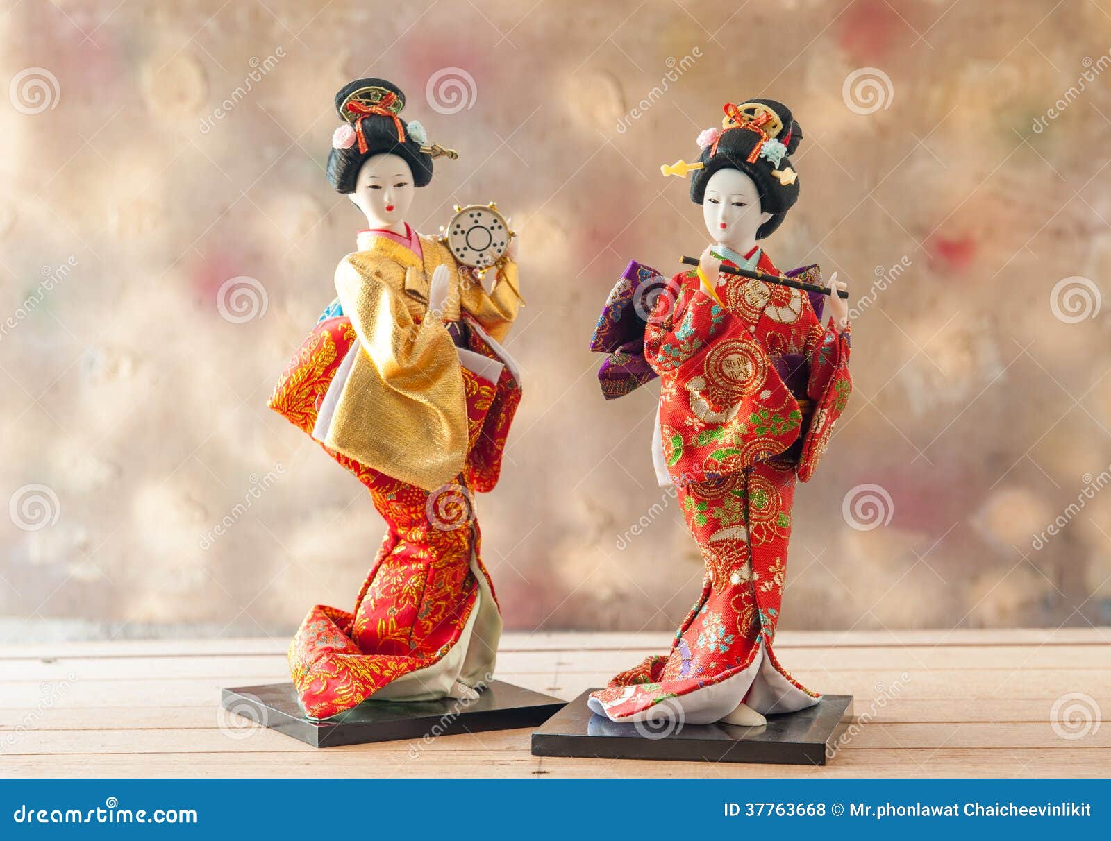 Poupée Toujours Japonaise Mignonne De Geisha De La Vie Photo stock - Image  du ethnicité, asiatique: 37763668