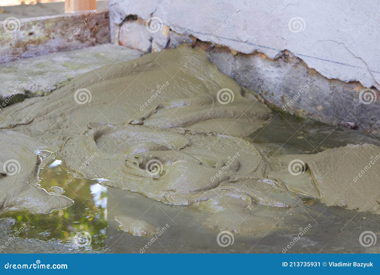 Pour Cement Solution,to Make a Cement Screed for Tiles on the Street