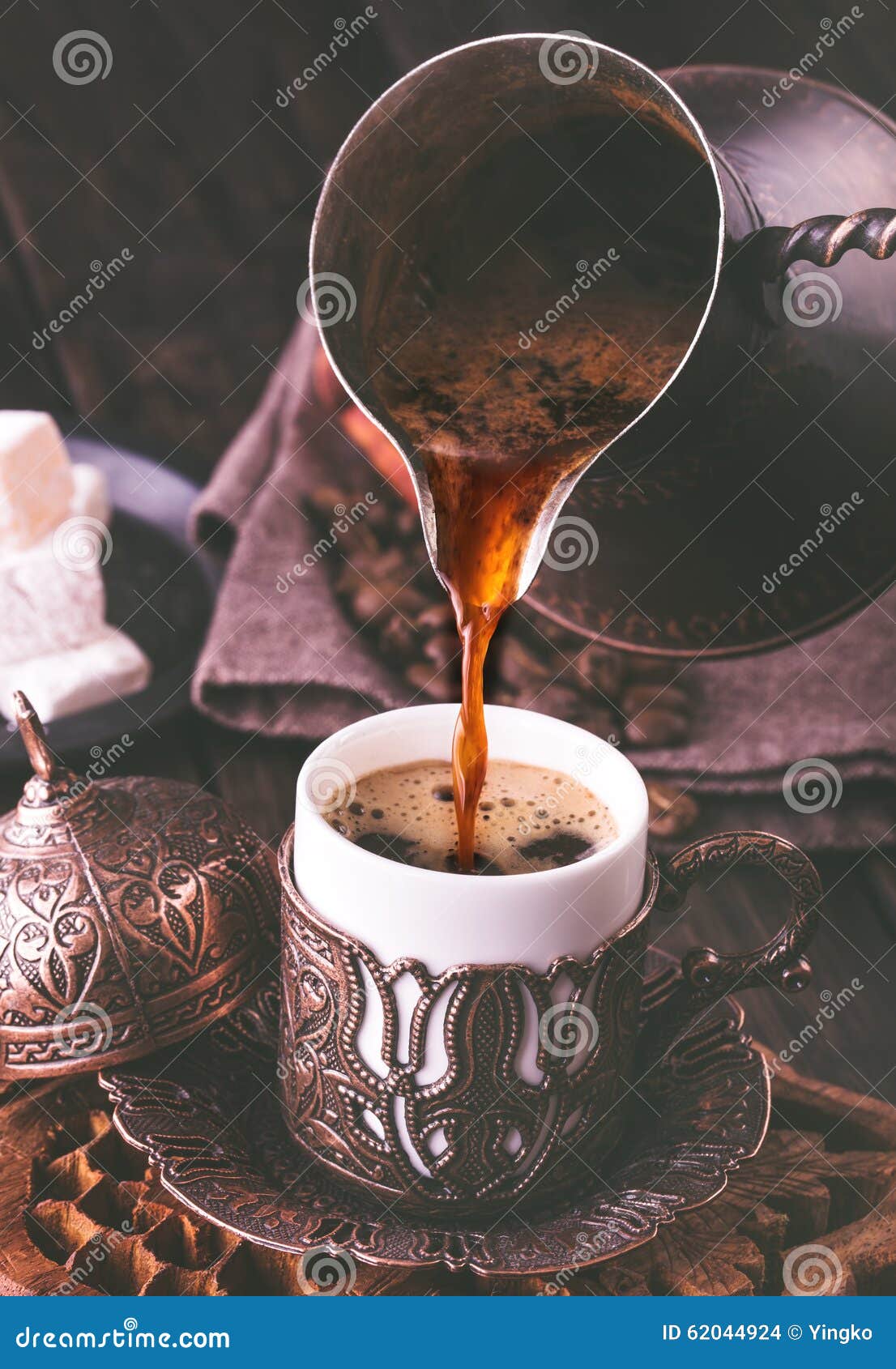 pouring turkish coffee