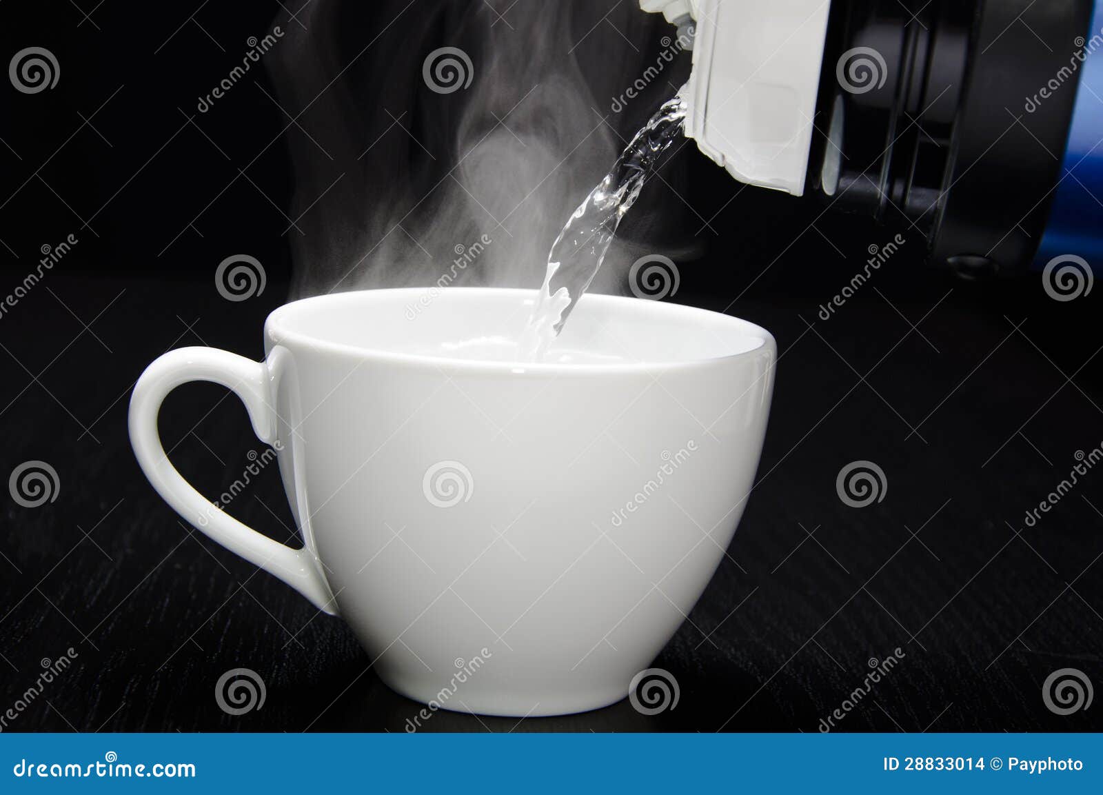 https://thumbs.dreamstime.com/z/pouring-water-your-tea-cup-28833014.jpg