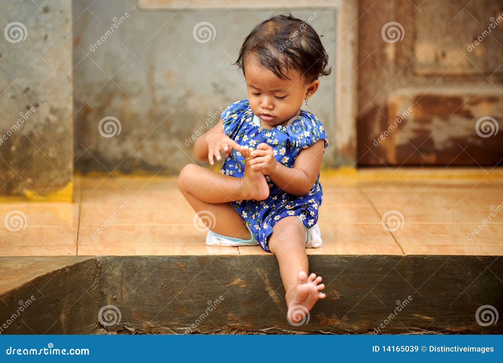 Children poverty playing toys hi-res stock photography and images - Alamy
