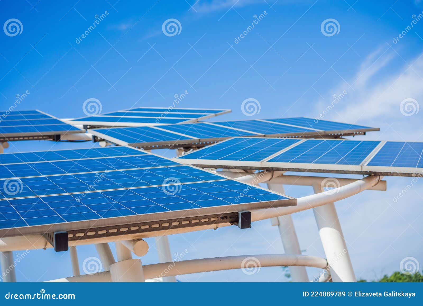 Power plant using renewable solar energy with sun.