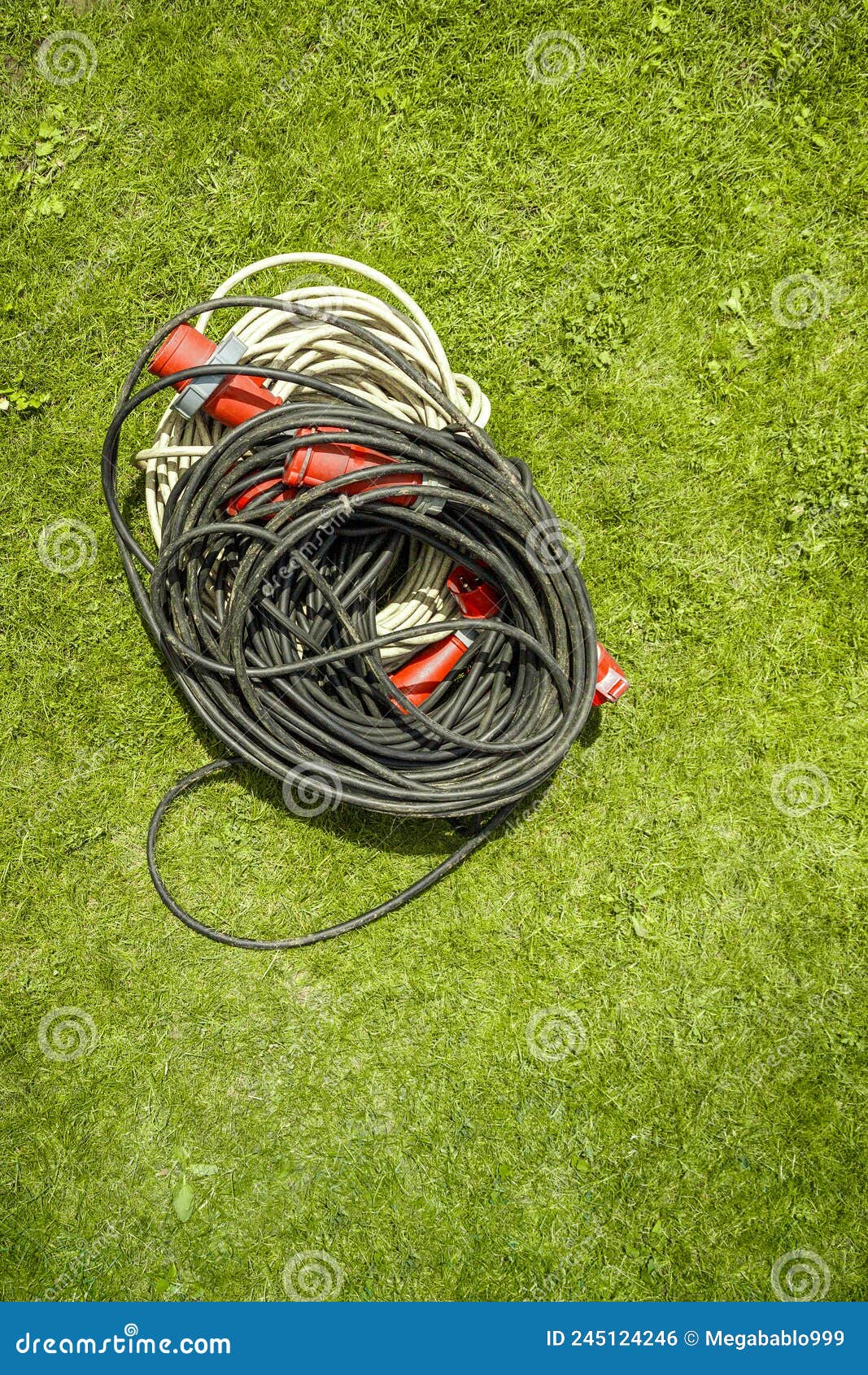 Power Three Phase Wire Extension Cord for High Voltage Wires on Grass