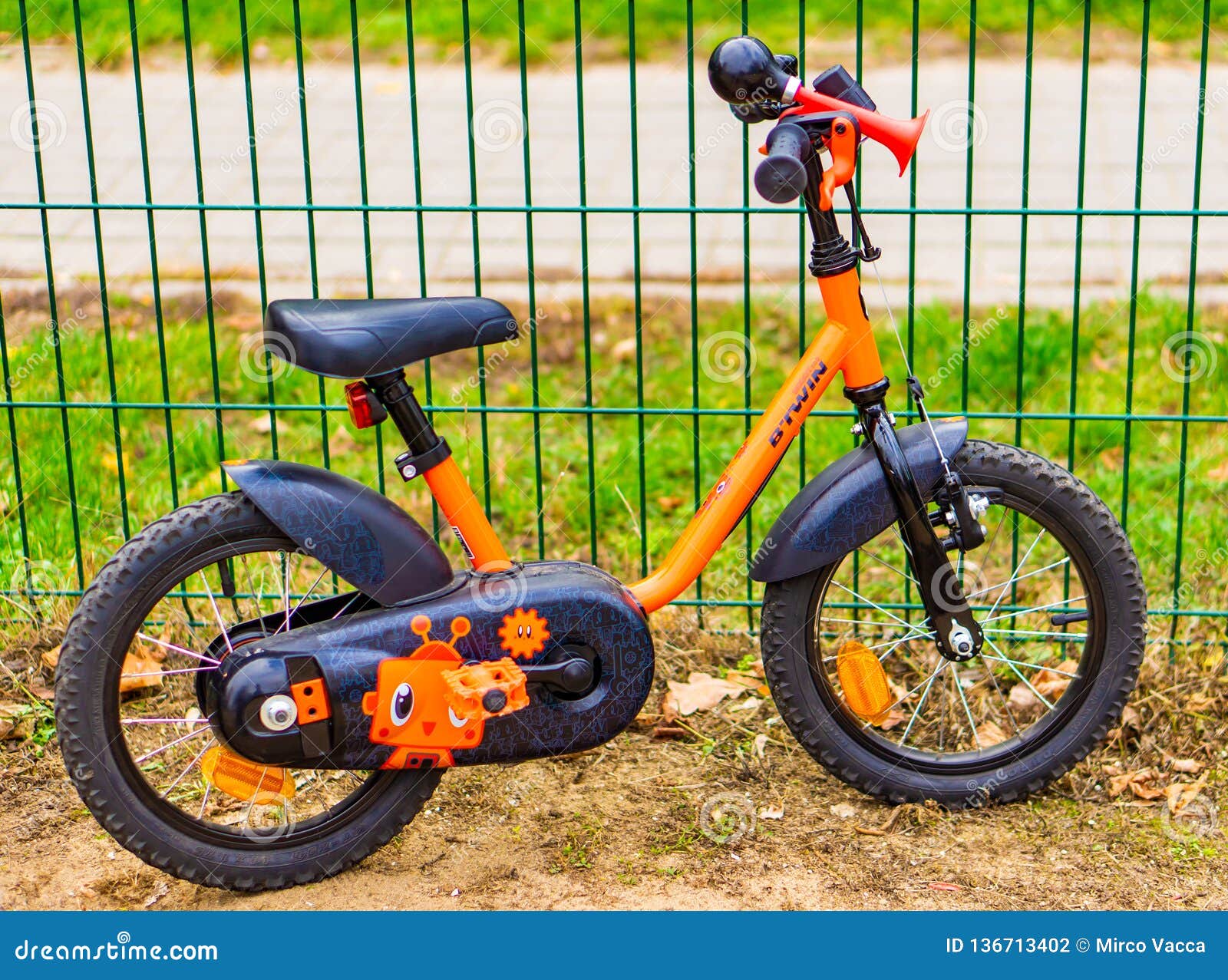 decathlon orange bike