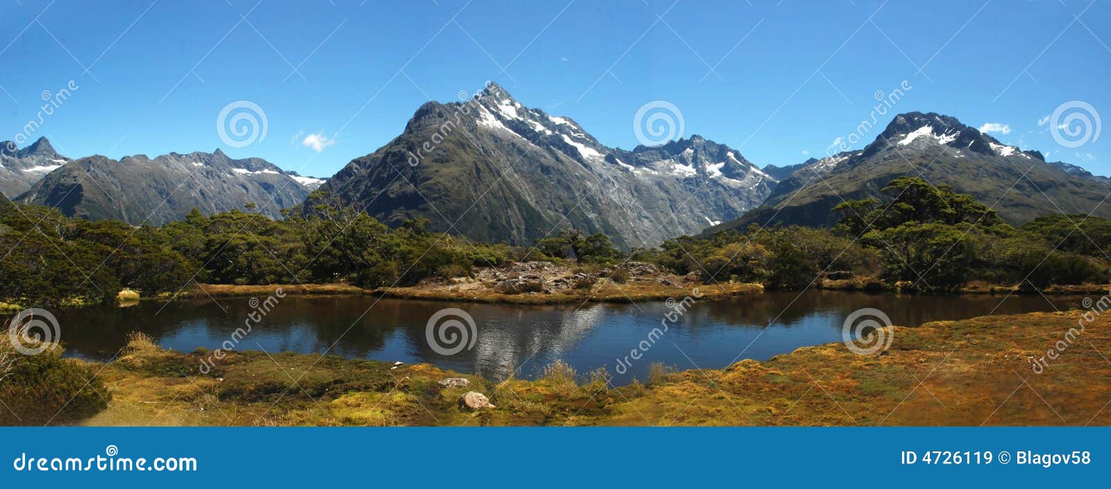 Południowe alpy. Fiordland park milforda dźwięk kluczową krajowego nowego panoramicznego najlepszy widok Do szczytu