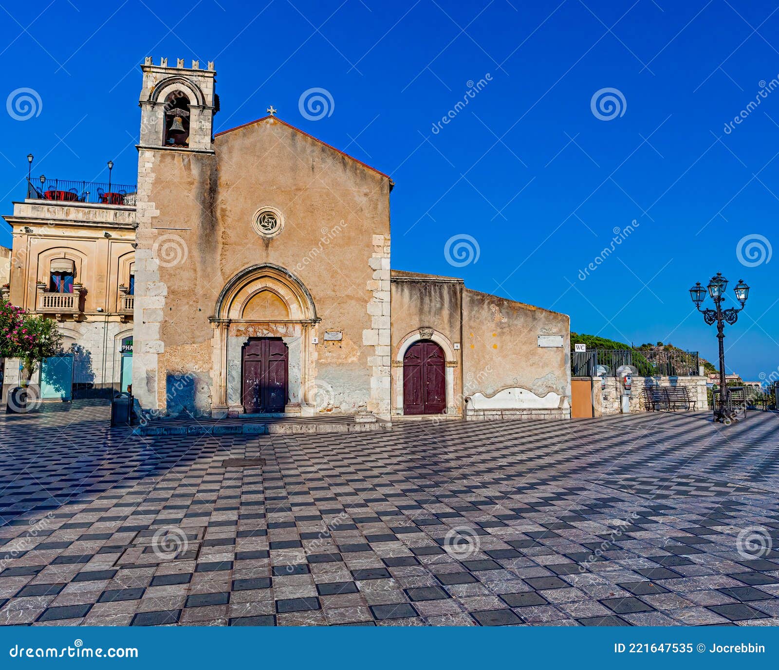 Praça De Xadrez Em Frente à Histórica Biblioteca Pública Bíblica Em  Taormina Imagem Editorial - Imagem de augustina, deus: 221647535