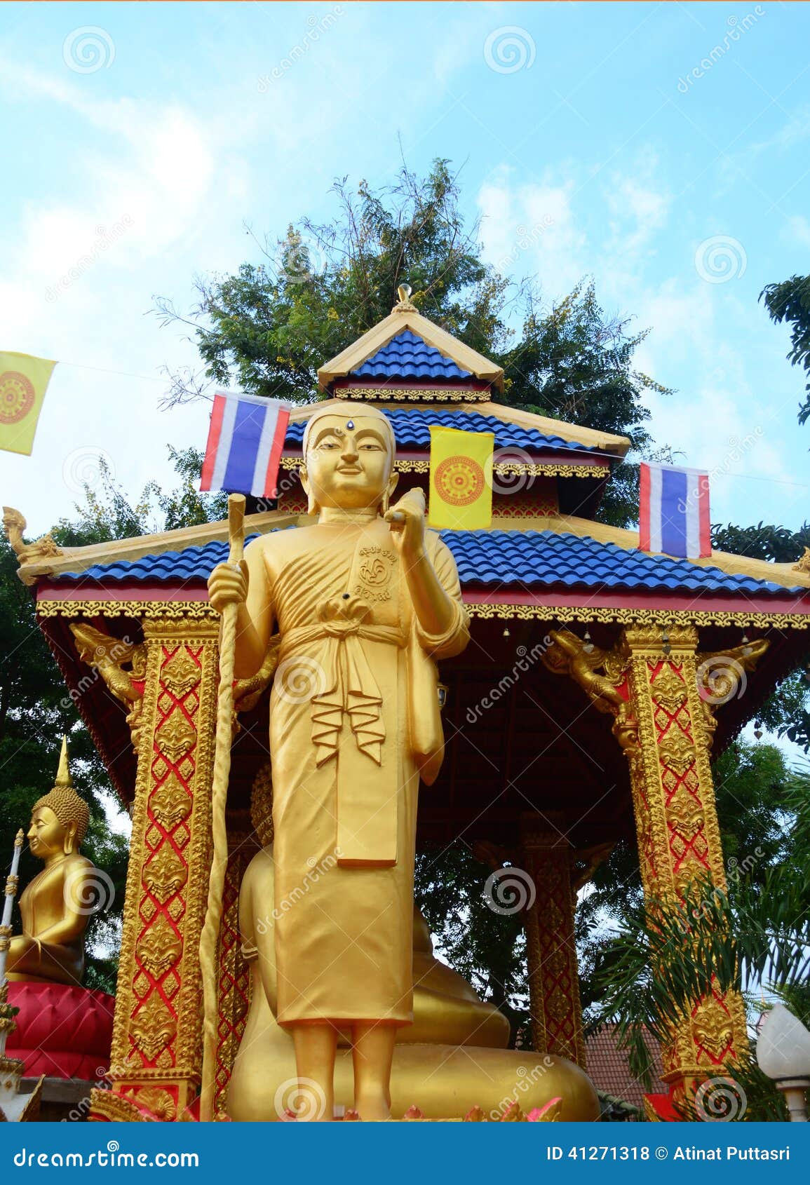 pra siwalee buddha golden statue