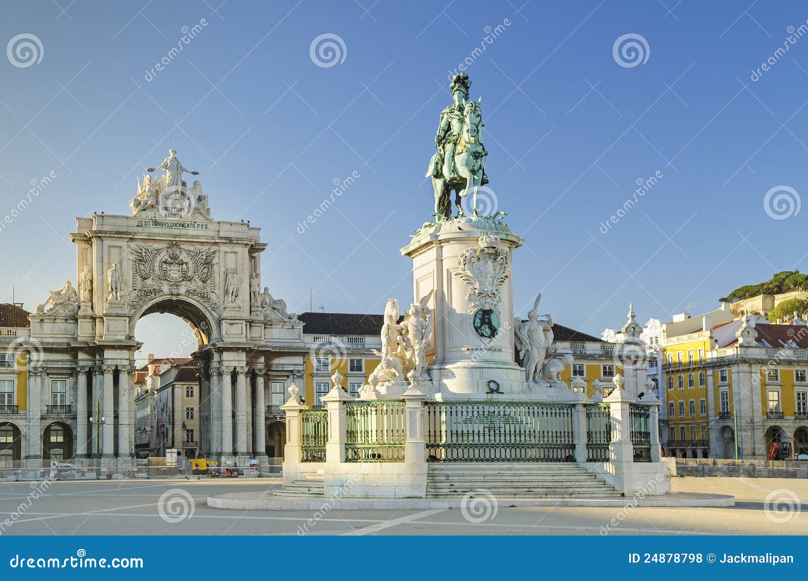 praca comercio square lisbon portugal