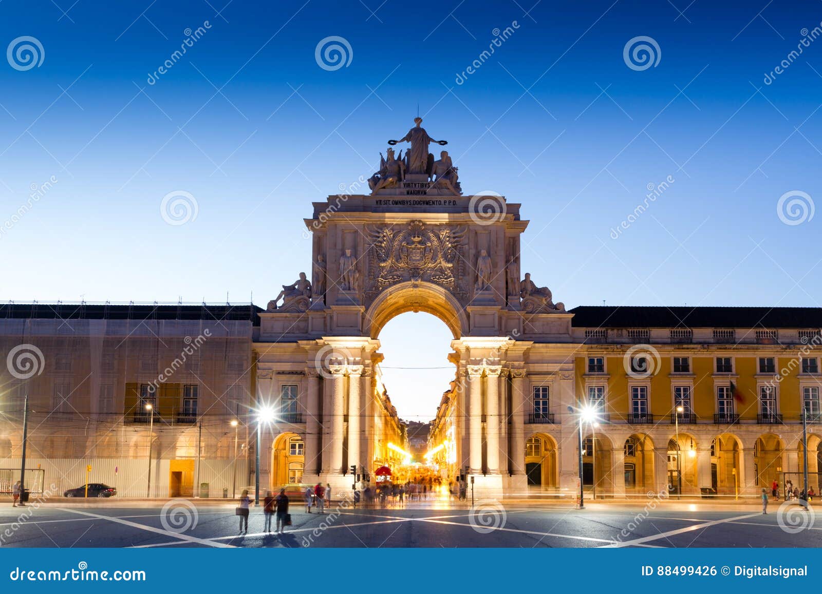 the praca do comercio in lisbon