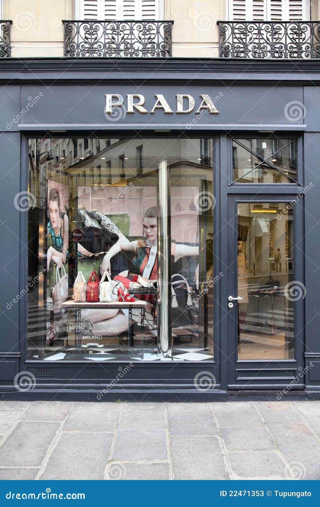 Prada paris редакционное стоковое фото 