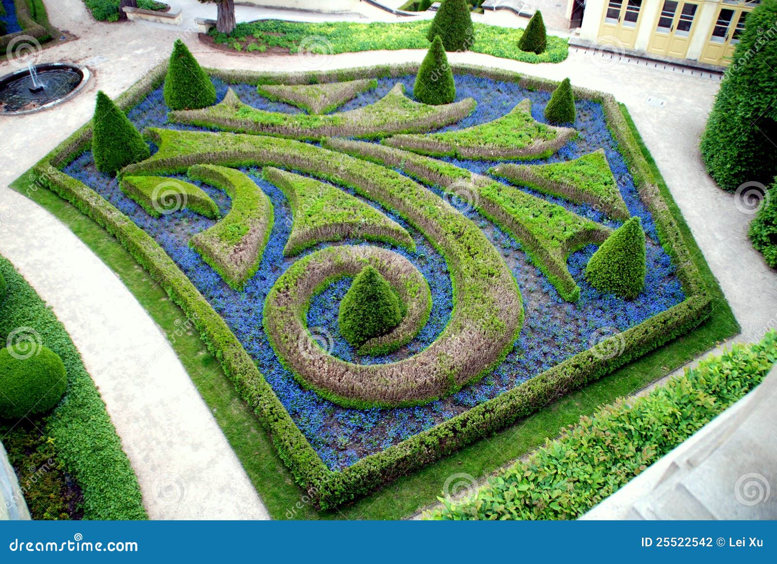 Featured image of post Knot Garden Images : A knot garden is a garden of very formal design in a square frame, consisting of a variety of aromatic plants and culinary herbs including germander, marjoram, thyme, southernwood, lemon balm, hyssop, costmary, acanthus, mallow, chamomile, rosemary, calendula, viola and santolina.