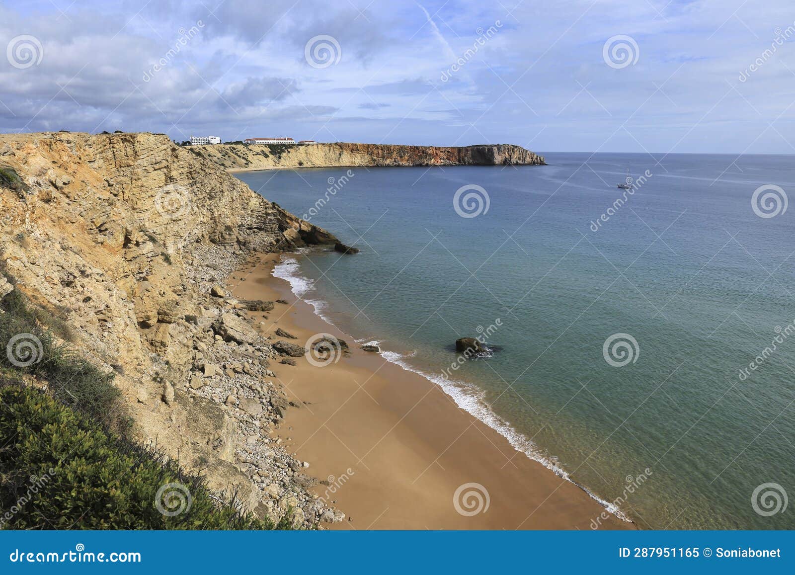 prainha das pocas beach in sagres, portugal