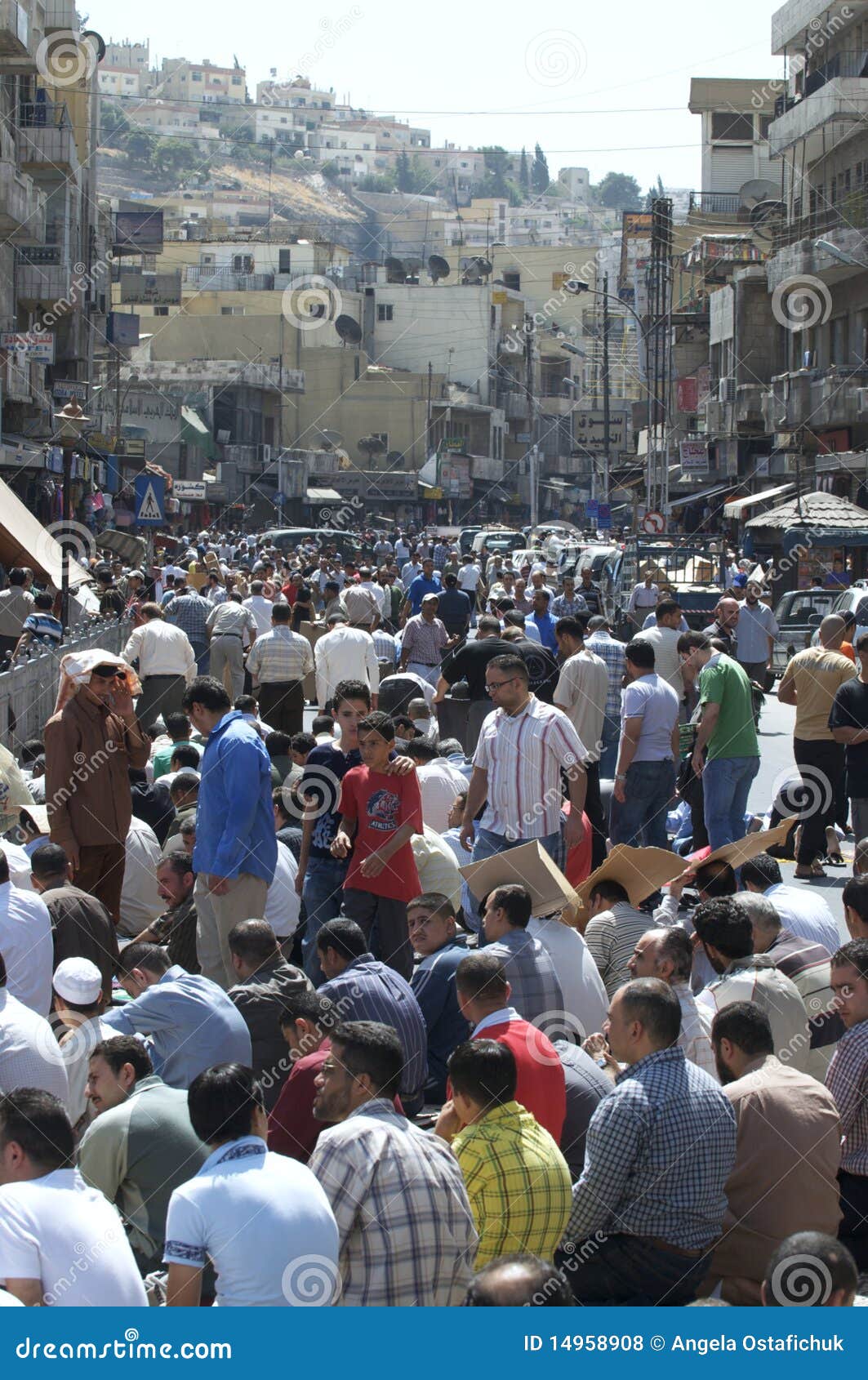 trone gateway udstrømning Prayer Time in Amman, Jordan during Ramadan Editorial Stock Photo - Image  of boys, street: 14958908