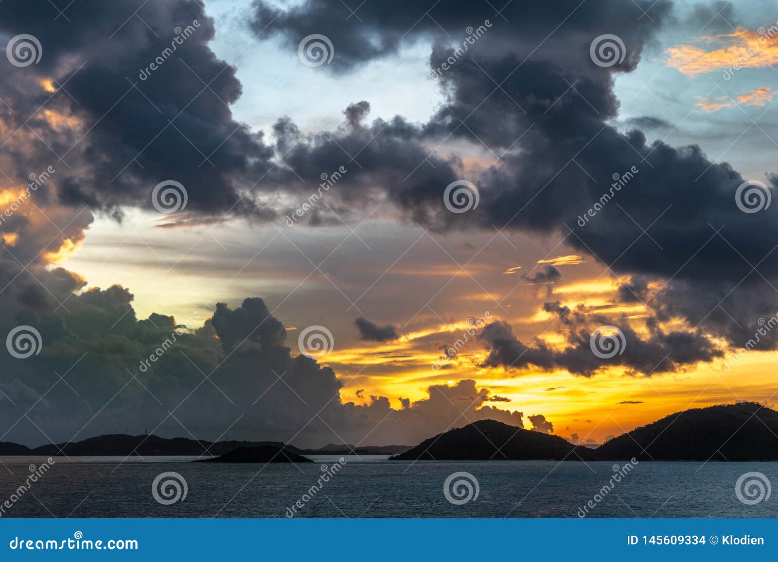Pre-sunrise Skies Over Torres Straits Islands Archipelago, Australia ...