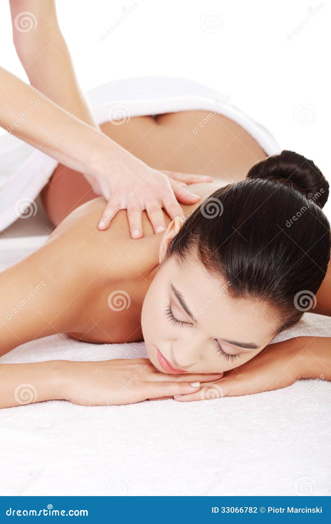 Preaty jonge vrouw ontspannende het hijsen massagetherapie