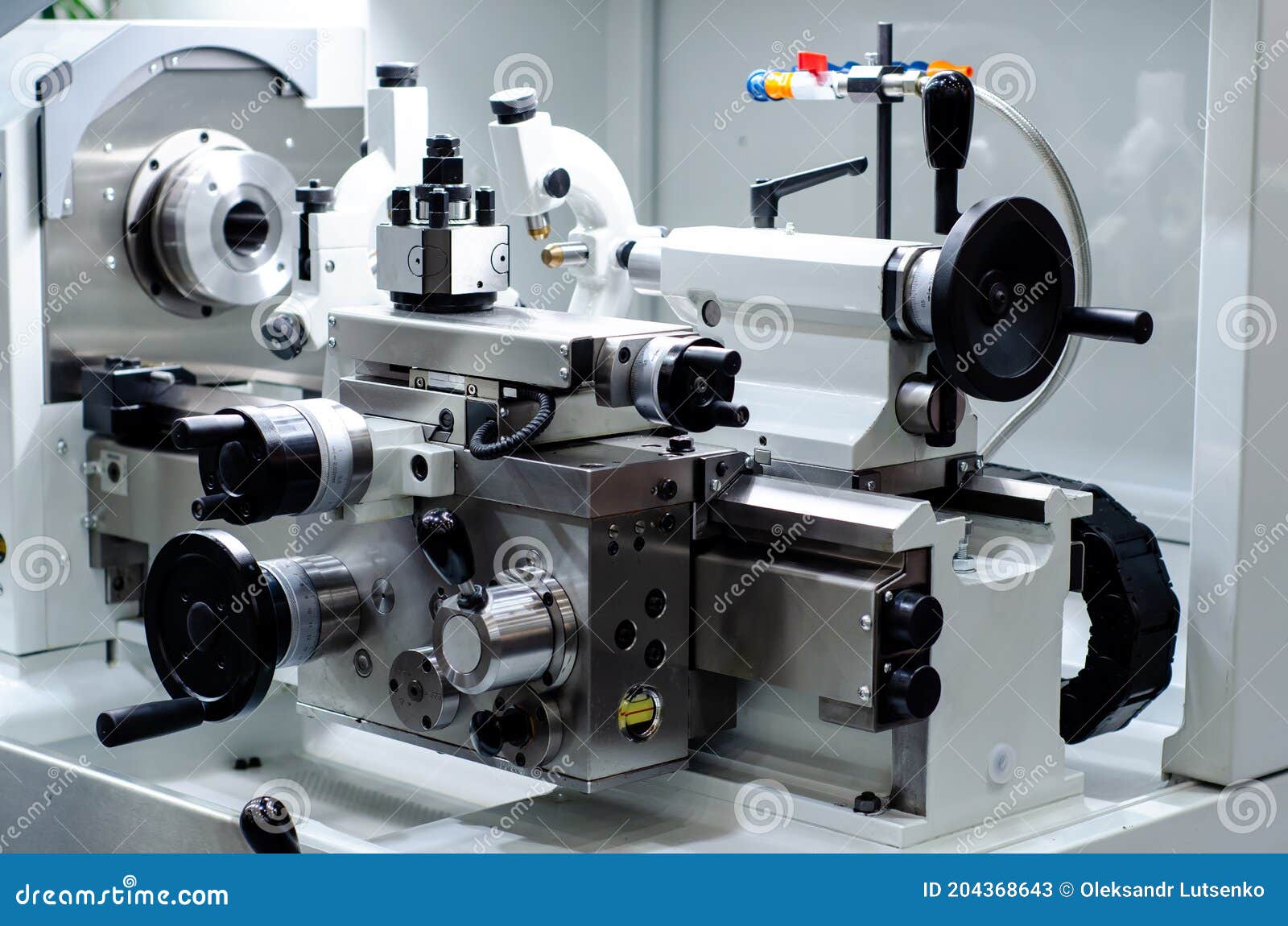 Precision Centre Lathes. Turning on a Universal Lathe, Screwcutting