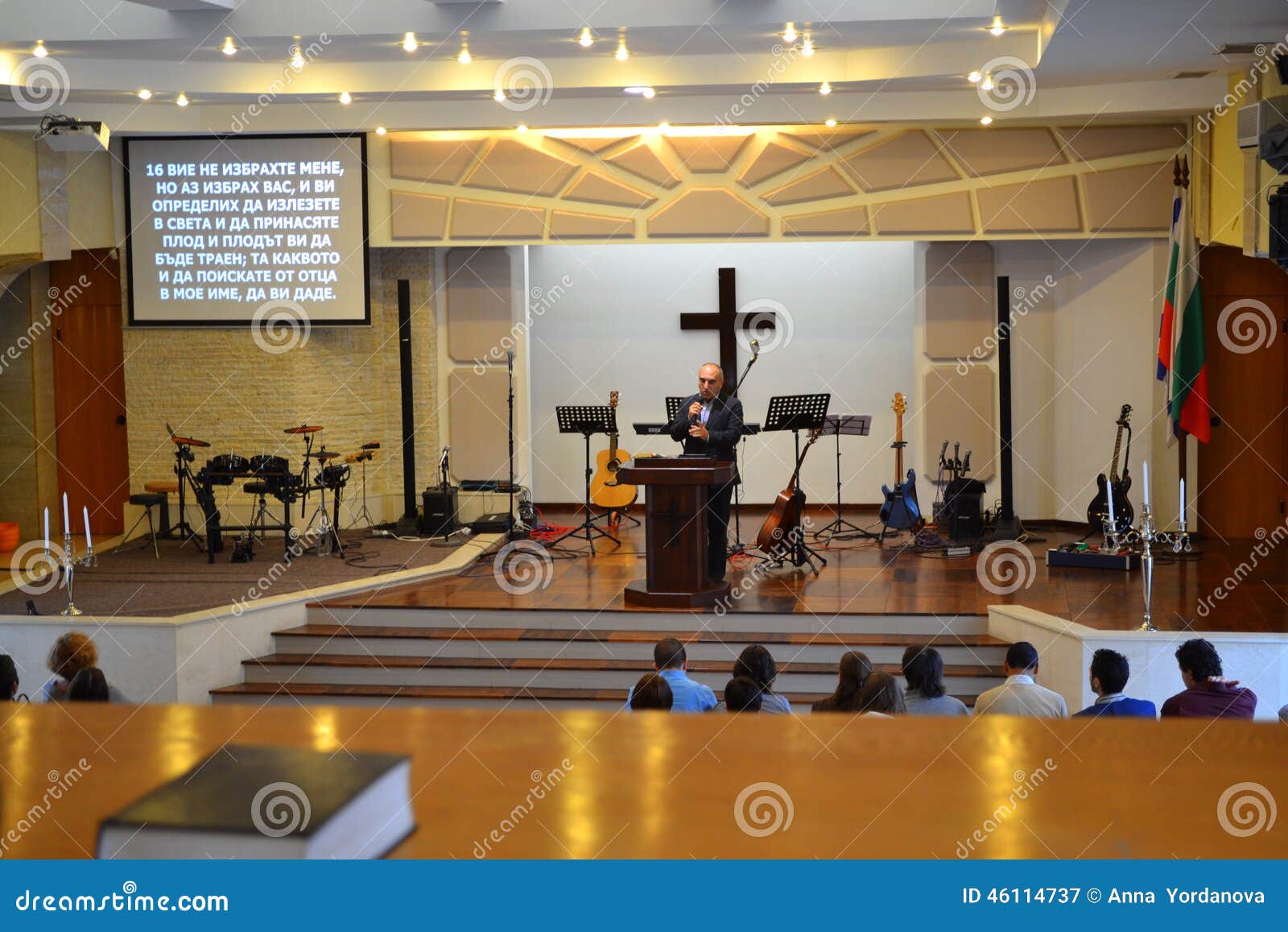Predicación En Iglesia Y Biblia Evangélicas Fotografía editorial - Imagen  de hermoso, escena: 46114737