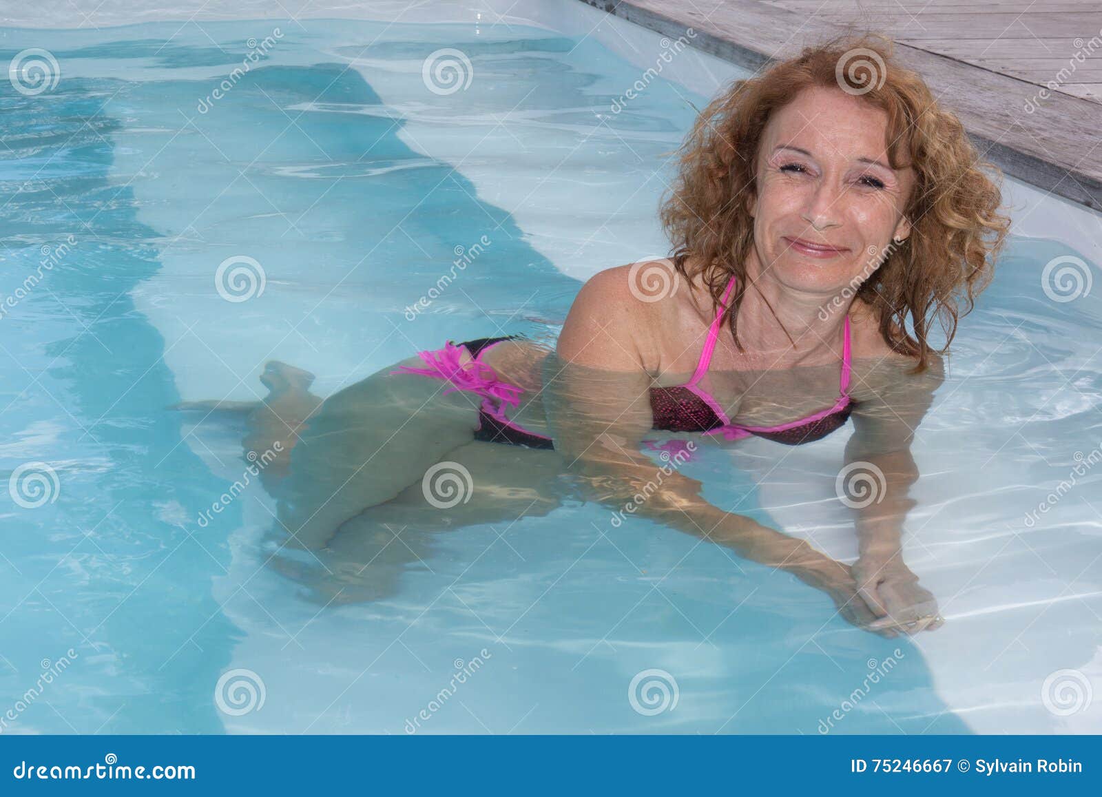 804 Middle Aged Woman Bikini Stock Photos pic