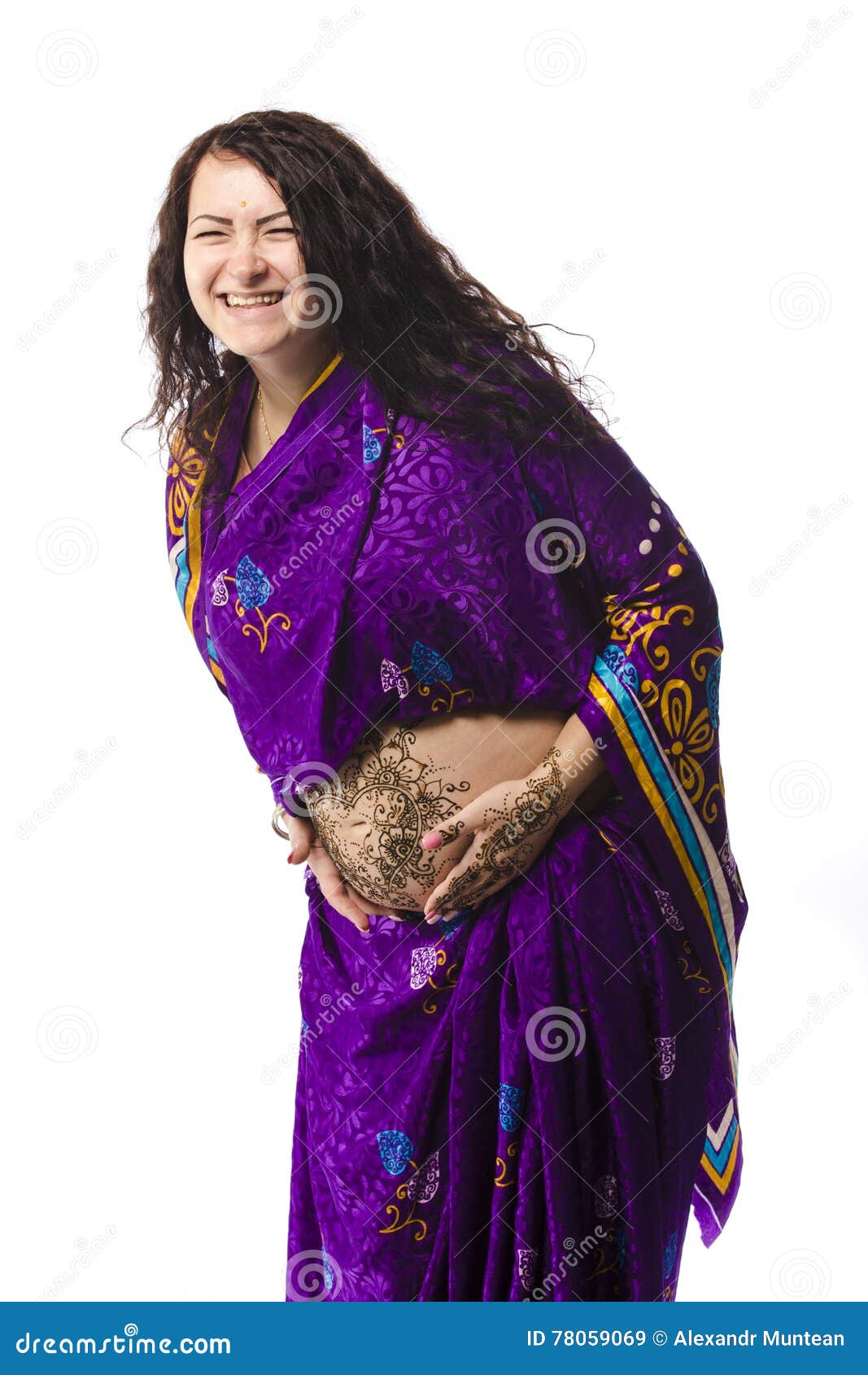 https://thumbs.dreamstime.com/z/pregant-woman-portrait-studio-happy-pregnant-indian-sari-pregnant-belly-painted-henna-78059069.jpg