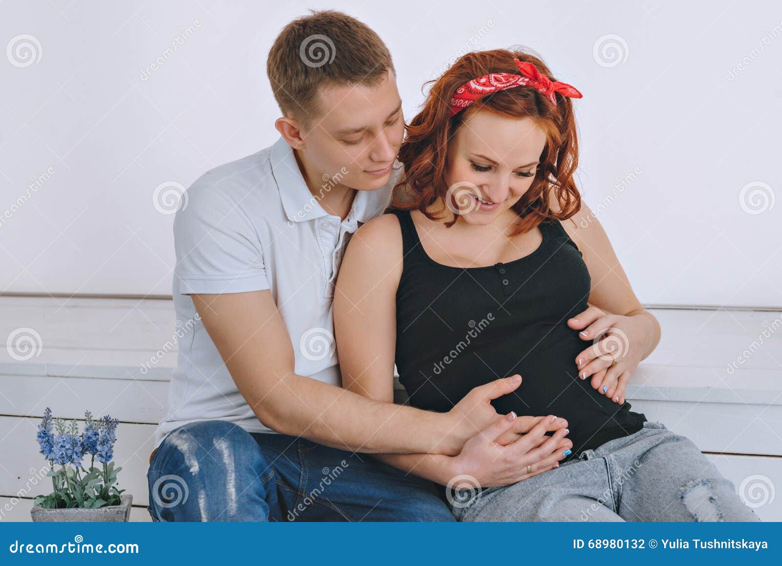Женщина супруг или супруга. Будущие родители. Фотосессия беременных муж и жена в Красном. Познакомиться с беременной женщиной.
