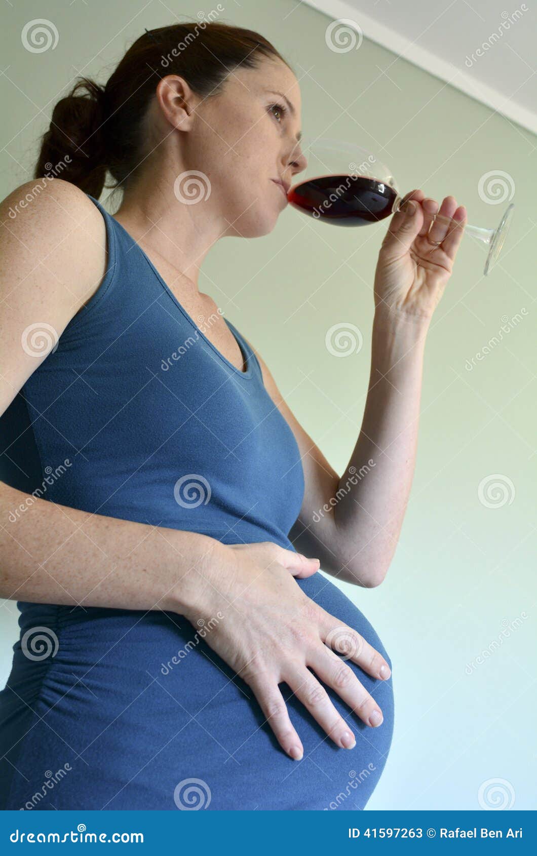 Пьющие беременные ея. Пьющие беременные фото.