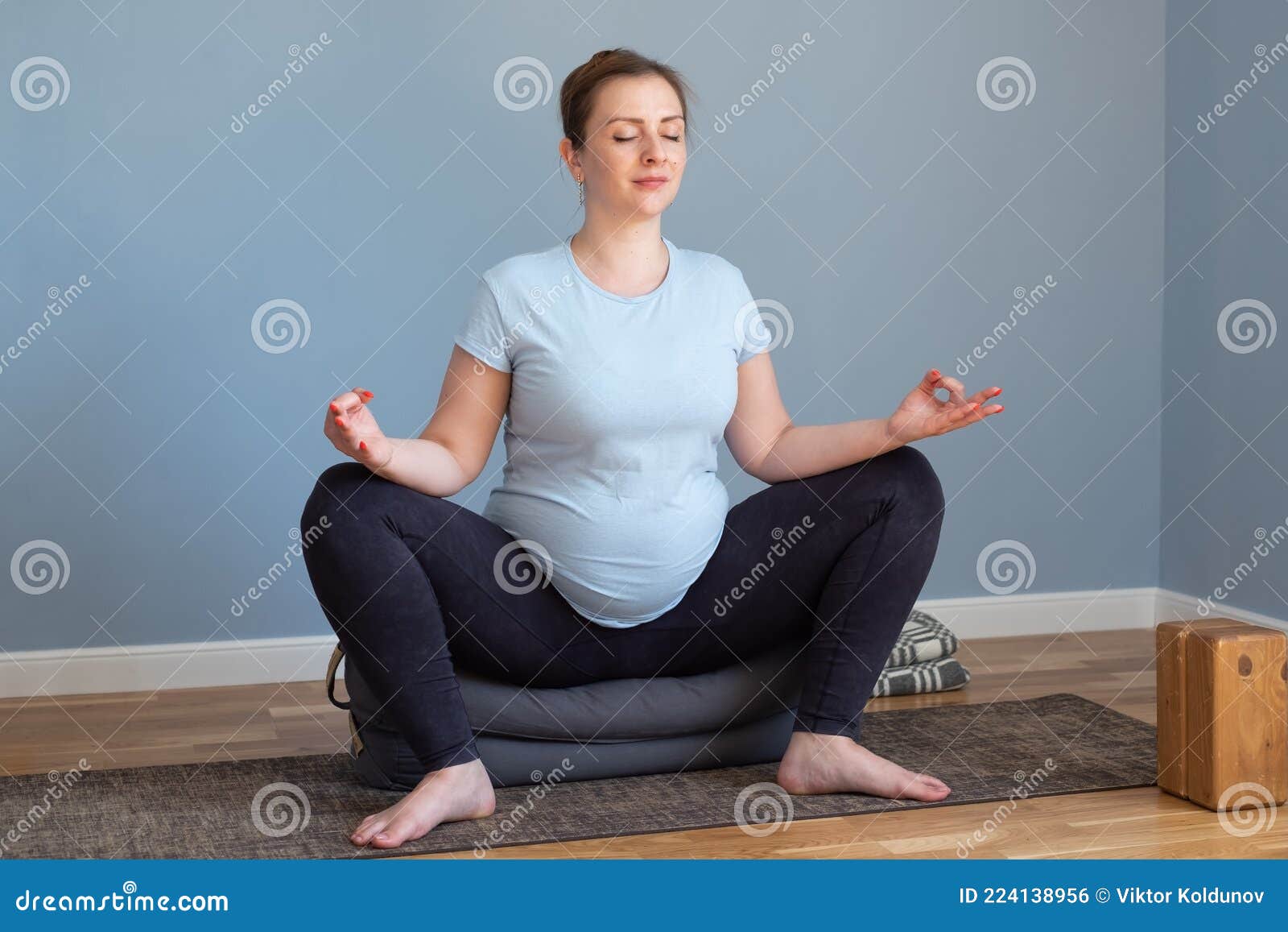 Prenatal yoga for third trimester