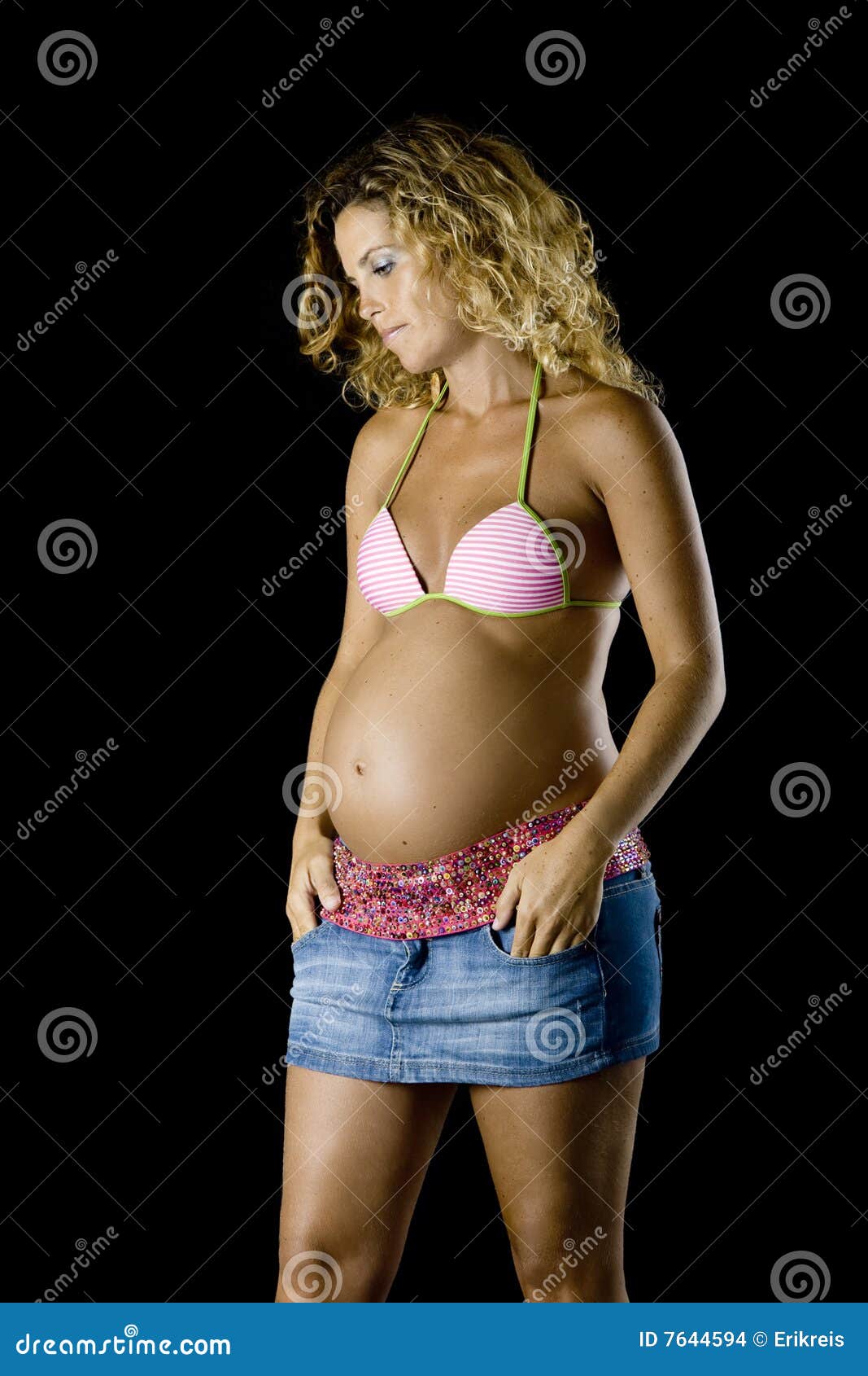 1,173 Pregnant Woman Bikini Stock Photos image pic