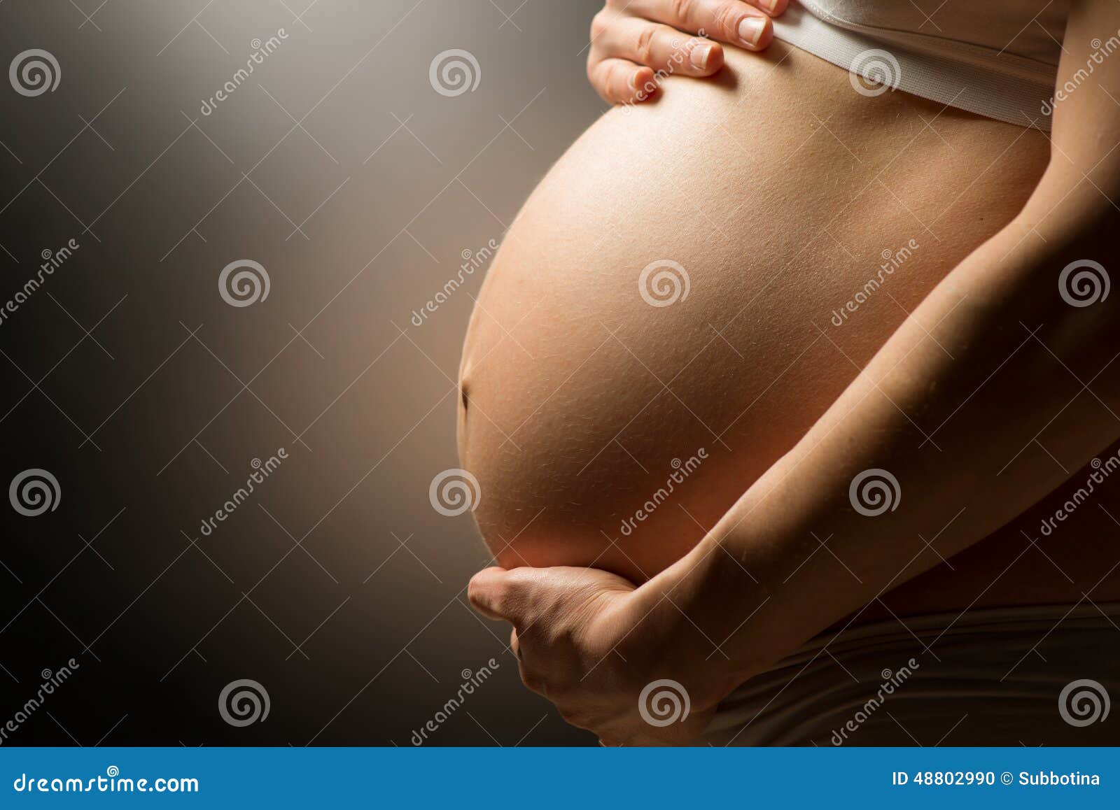 231,335 Pregnant Belly Stock Photos pic