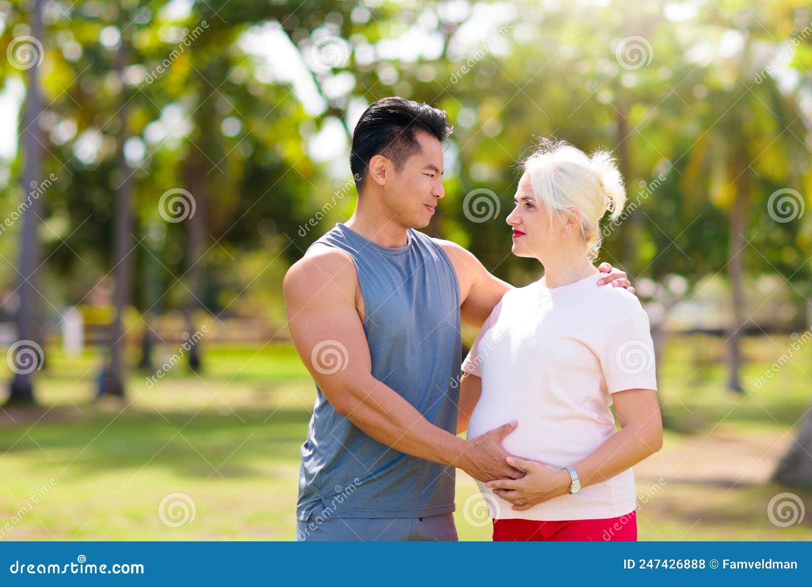 915 Interracial Pregnant Couple Stock Photos picture