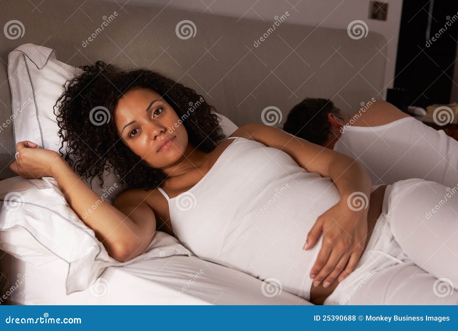 pregnant woman unable to sleep