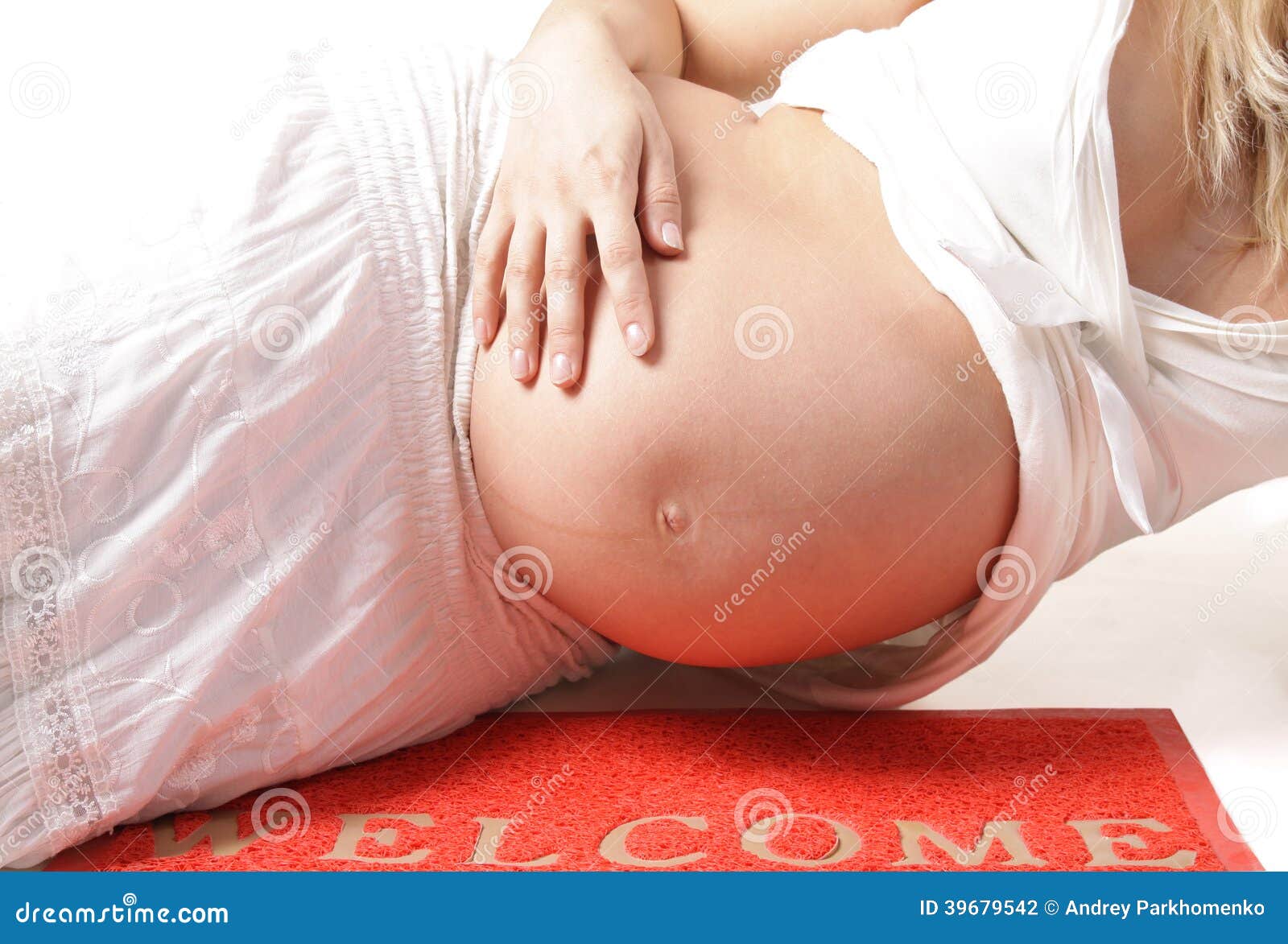 pregnant woman on the wellcome-carpet