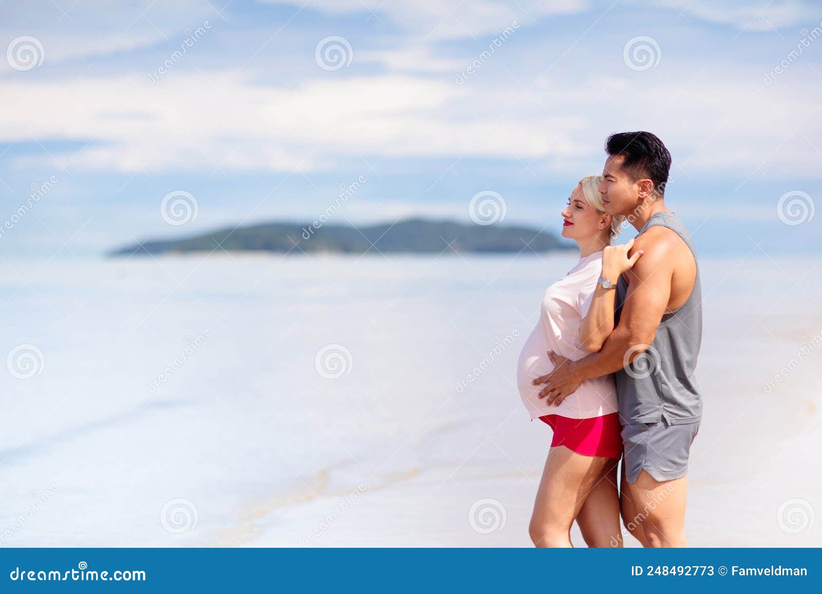 915 Interracial Pregnant Couple Stock Photos photo photo