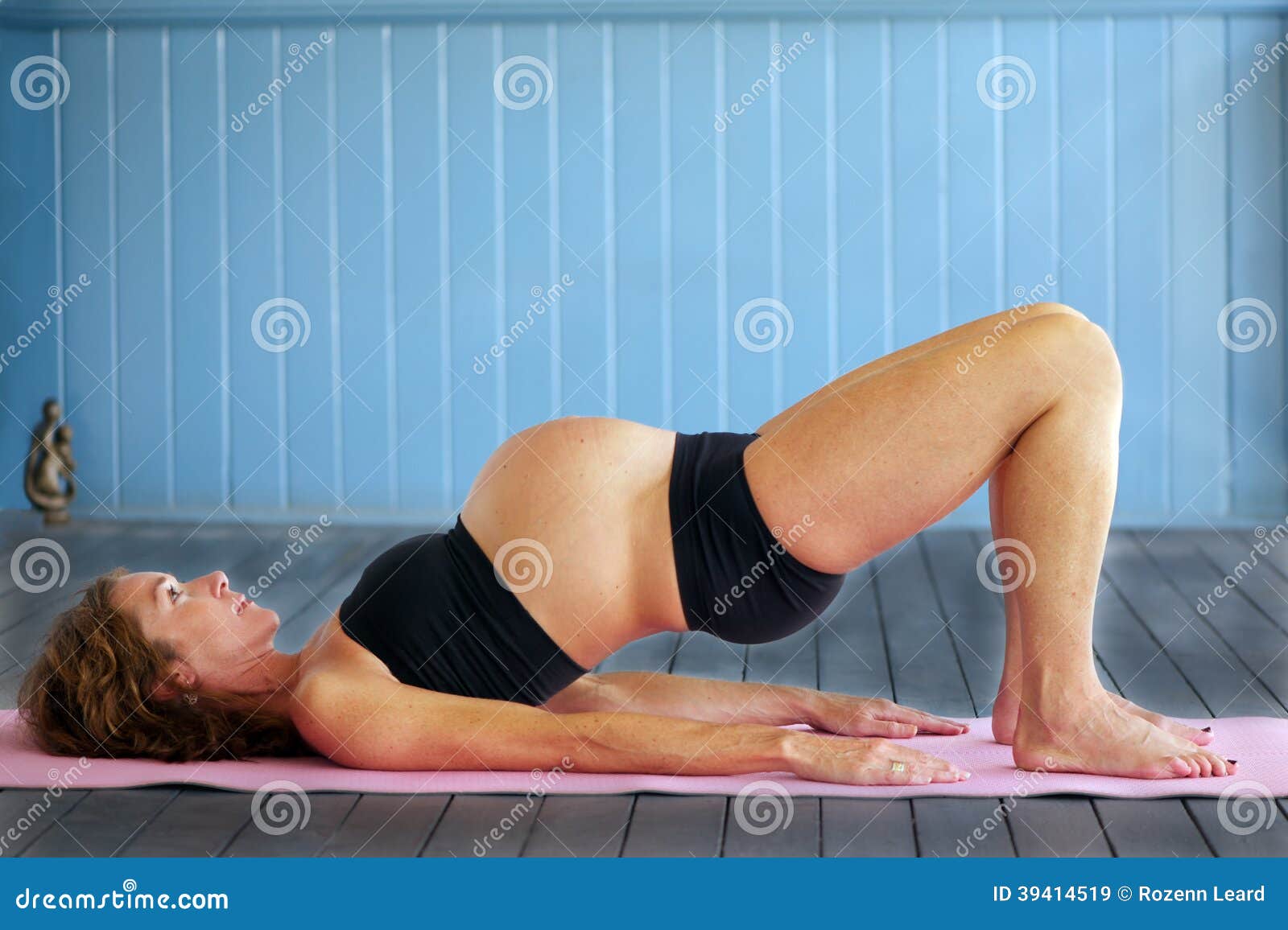 Premium Photo | Young active pregnant woman performs a gluteal bridge on a  fitness mat during a light workout at home against the background of  windows overlooking the beautiful garden fitness and