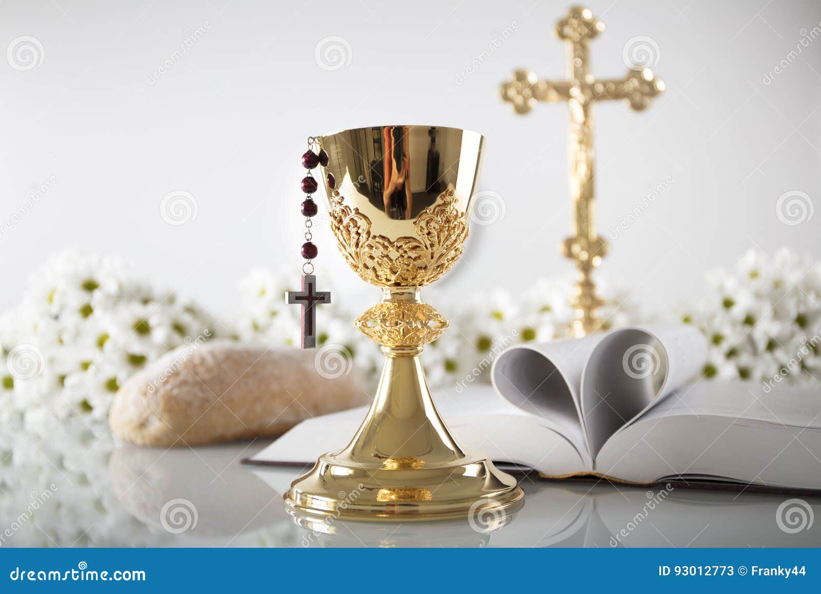 Première communion sainte image stock. Image du abord - 93012773