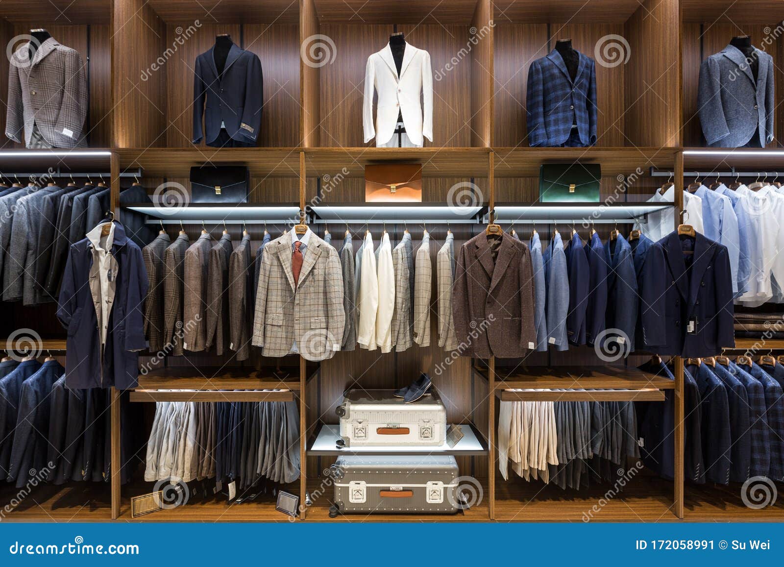 Prendas De Vestir De Hombres Elegantes En La Tienda Imagen de archivo - Imagen de compra, grupo: 172058991 Prendas De Vestir De Hombres Elegantes En La Tienda Imagen de archivo - Imagen de compra, grupo: 172058991