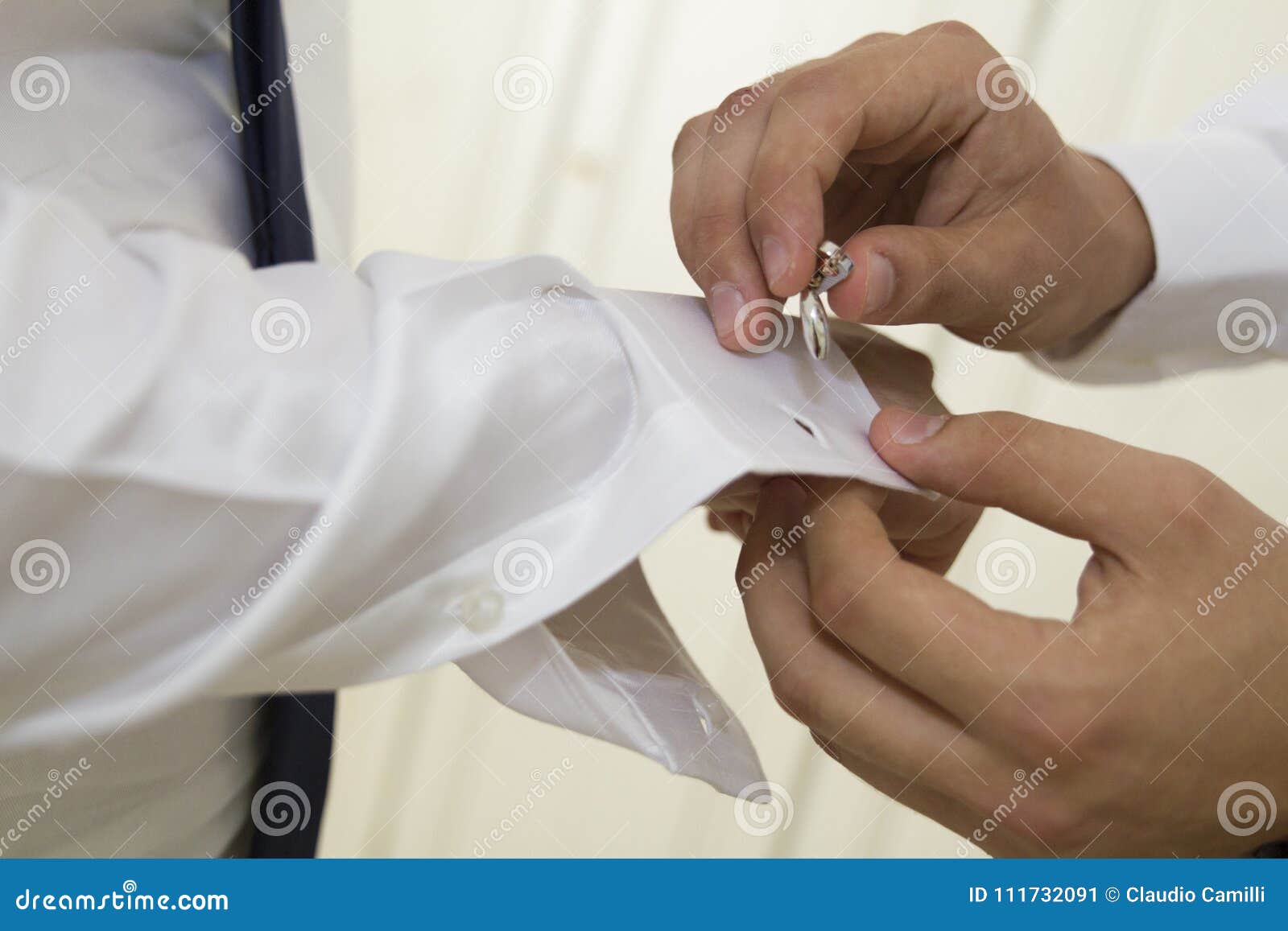 wedding cuffie and hand