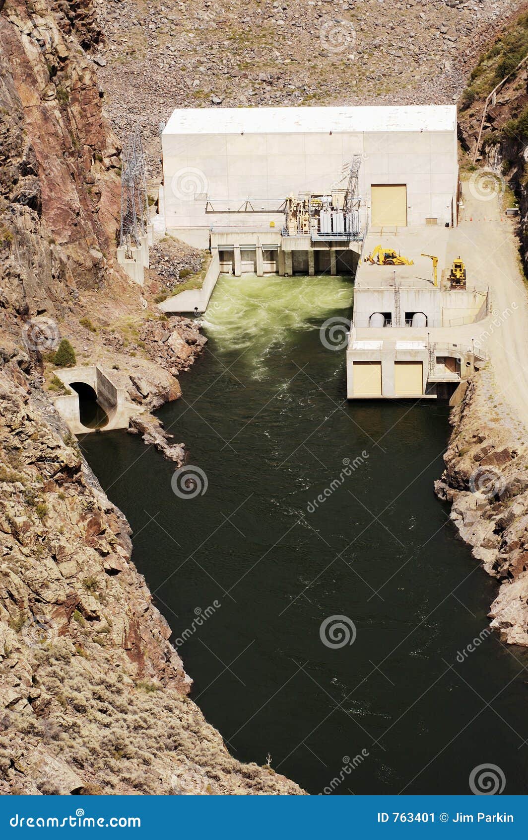 Presa hidroeléctrica y estación de generación eléctrica en el río de Gunnison en Colorado.