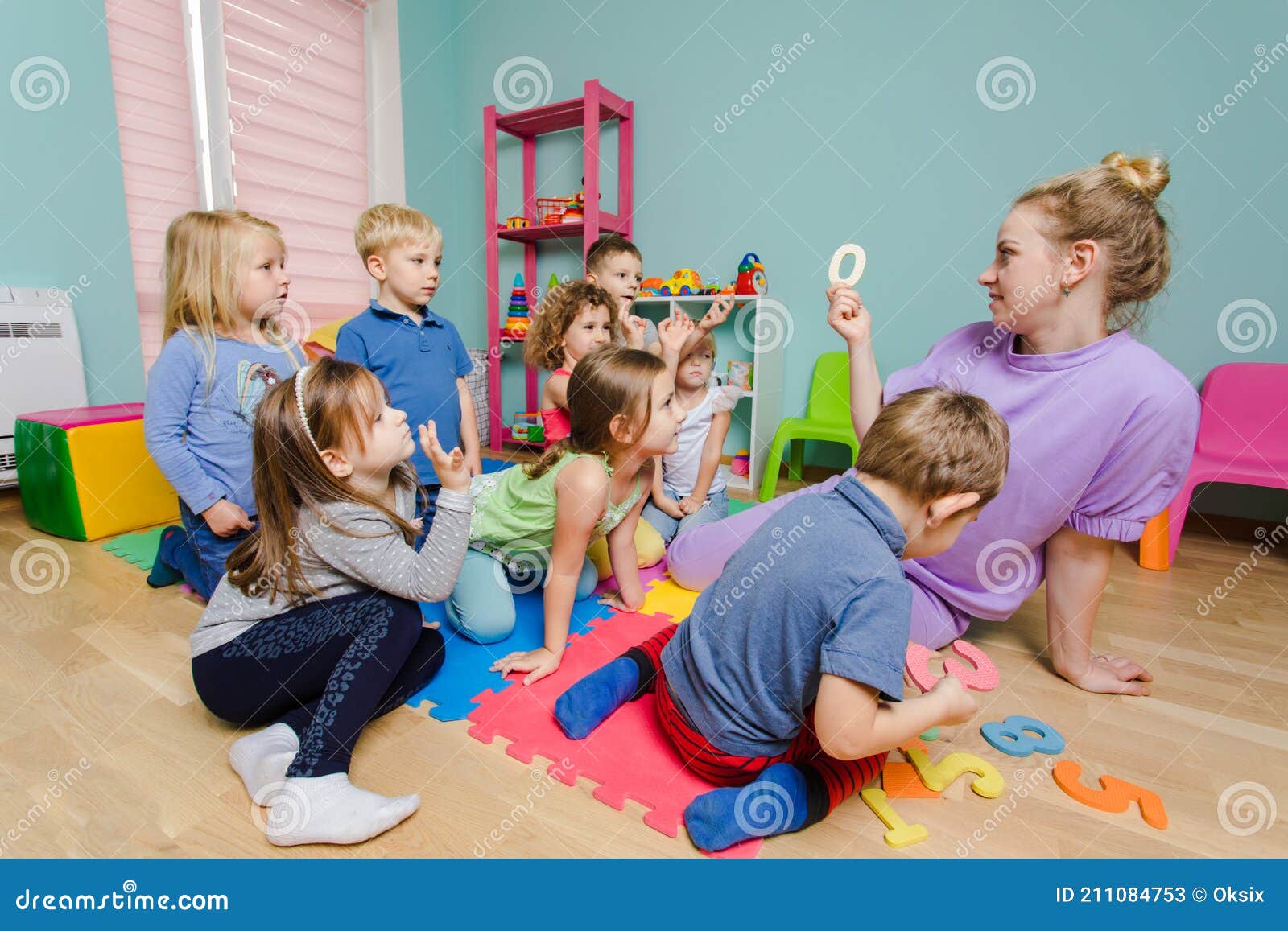 Preschool Teacher Teaching Group of Children, Sitting on a Floor Stock  Image - Image of leisure, classroom: 211084753