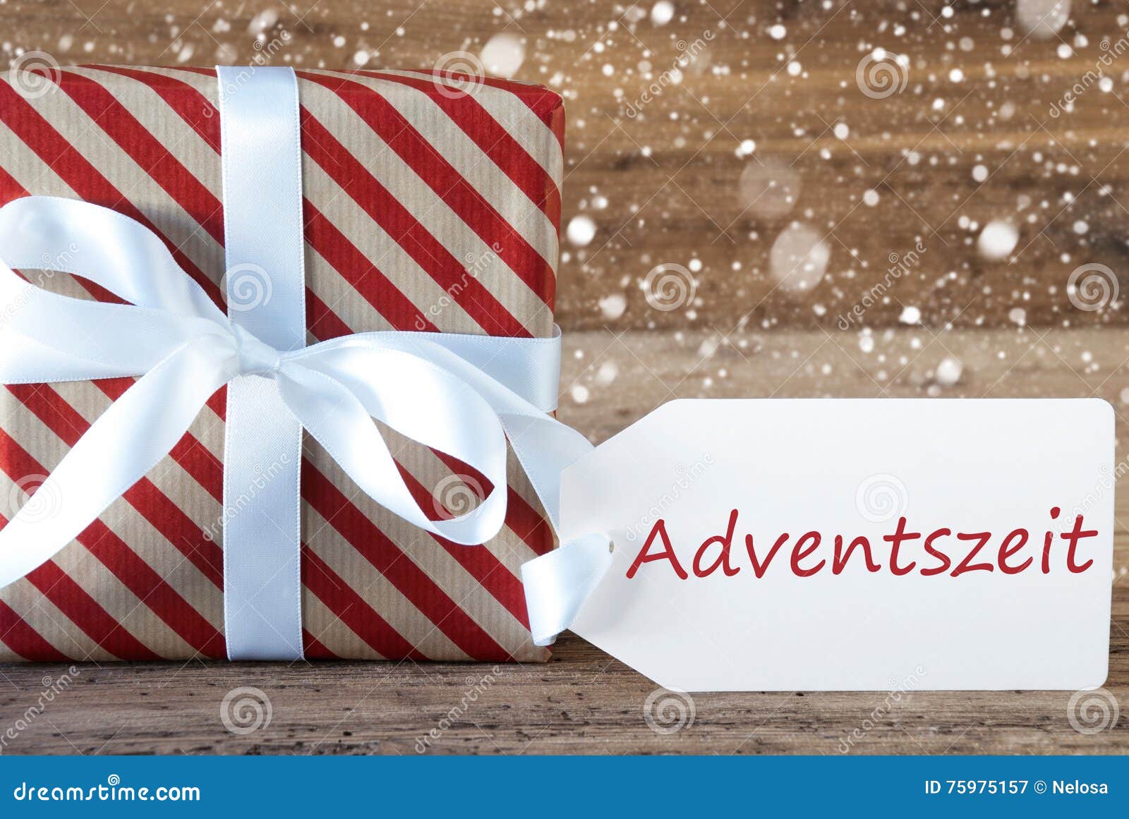 present with snowflakes, text advetszeit means advent season