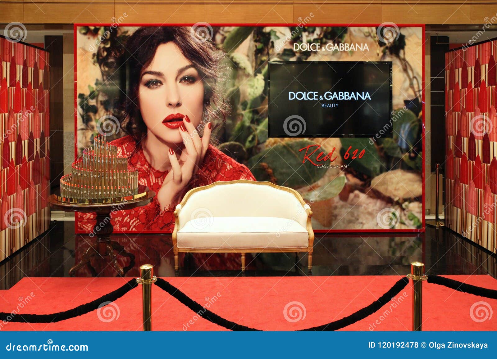 Presentable Beauty Corner Dolce & Gabbana. Moscow. TSUM. 12.03.2014 ...