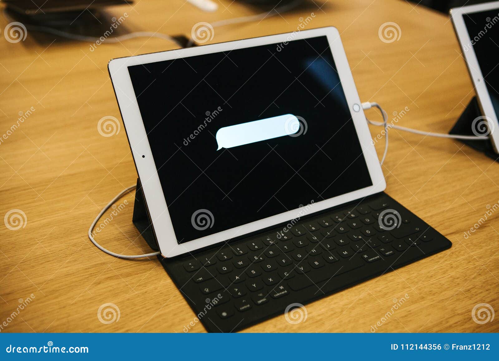 Berlin, December 12, 2017 Presentation of the New Advanced Tablet Ipad