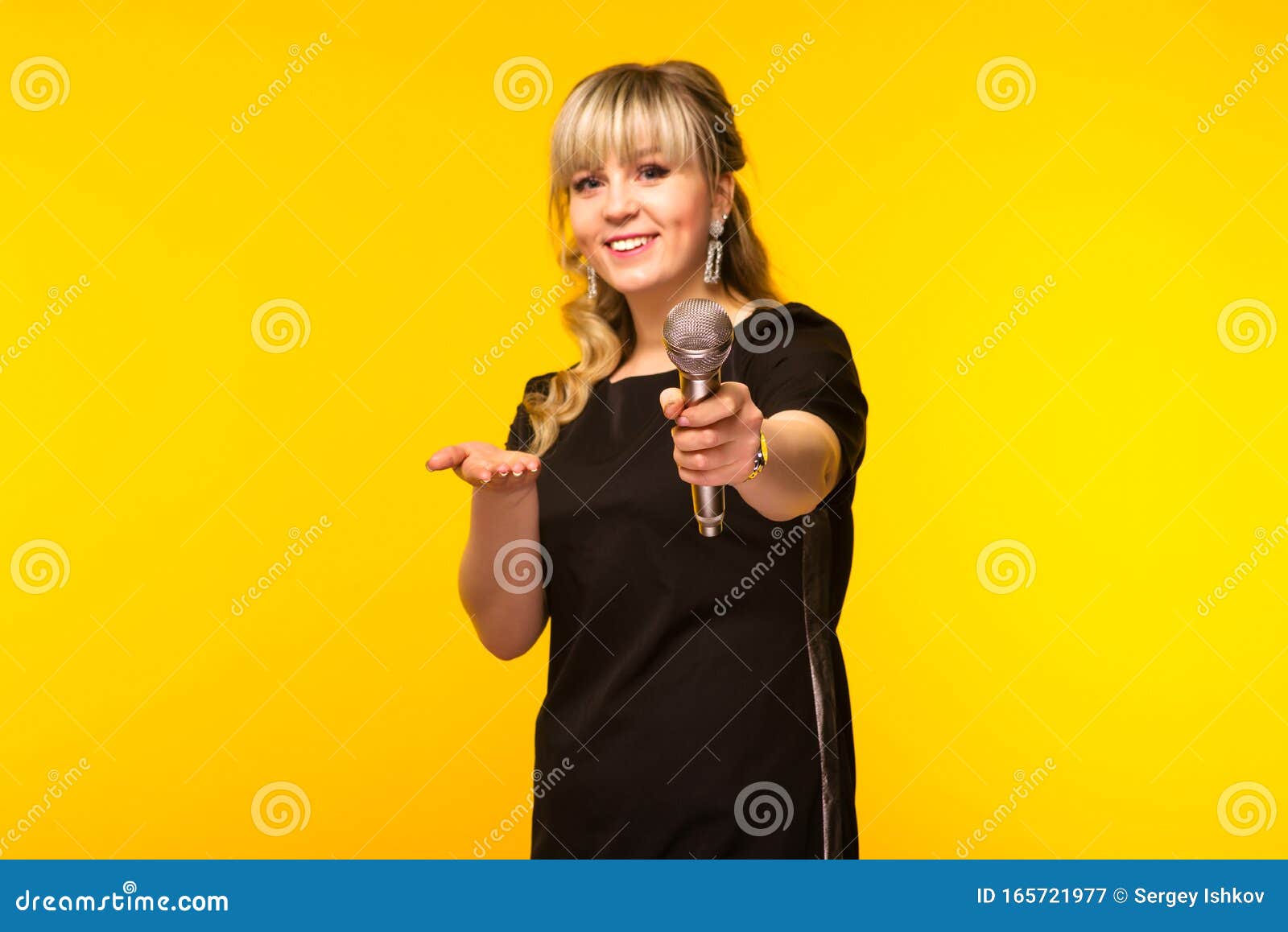 show presenter karaoke show presenter karaoke