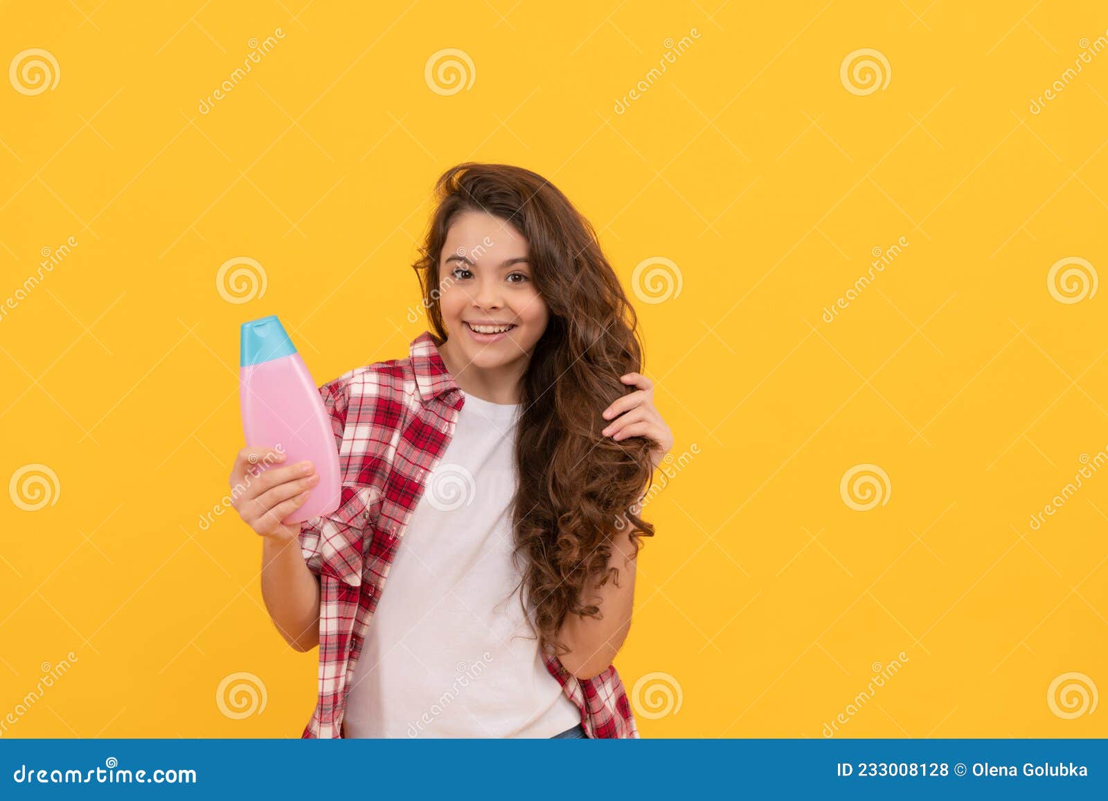 Kritiek Reorganiseren kopen Presenting Cosmetic Product. Beauty. Kid Use Shower Gel. Happy Teen Girl  with Shampoo Bottle. Stock Photo - Image of bottle, salon: 233008128