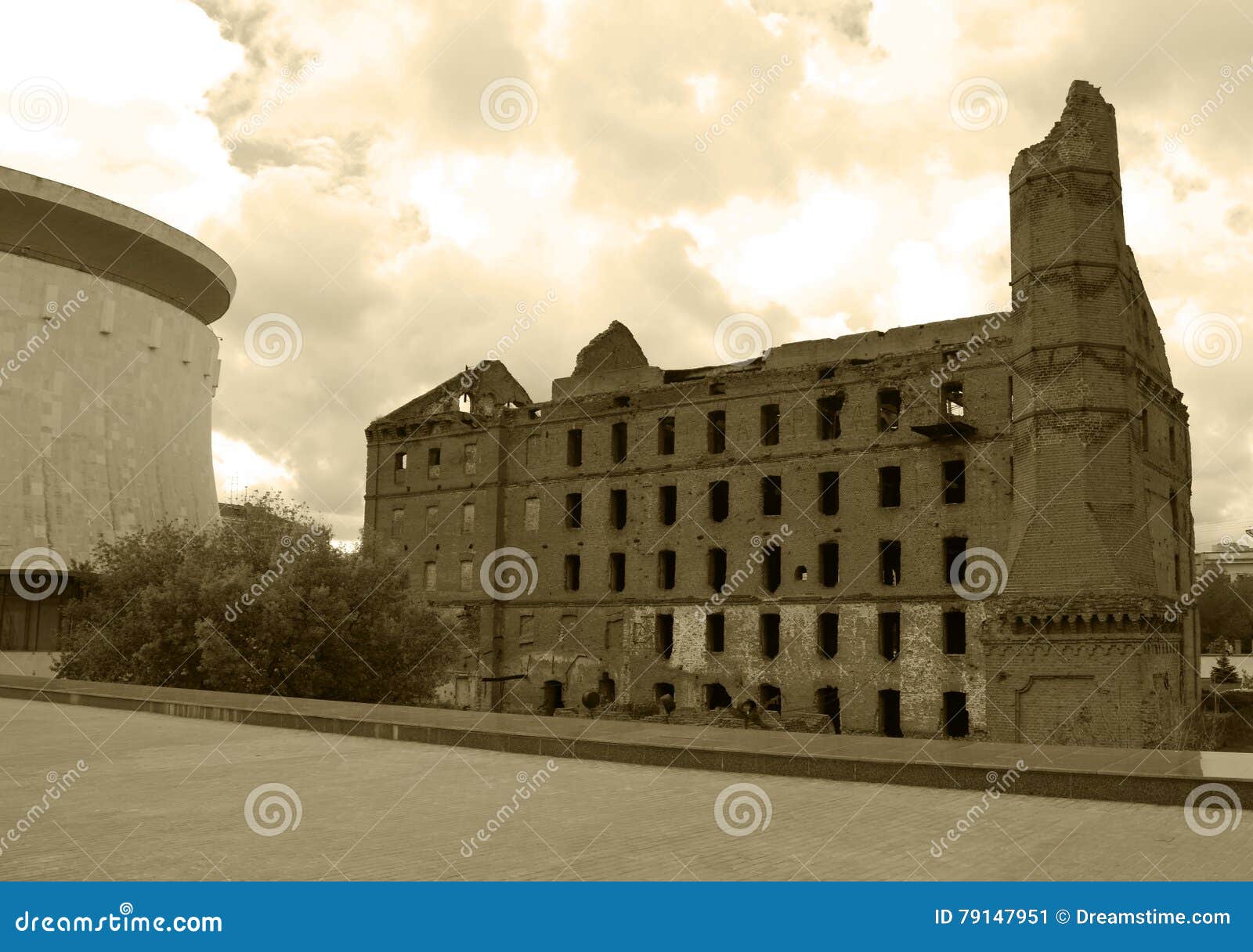 Preservado Desde La Segunda Guerra Mundial El Edificio Imagen de archivo -  Imagen de historia, stalingrad: 79147951