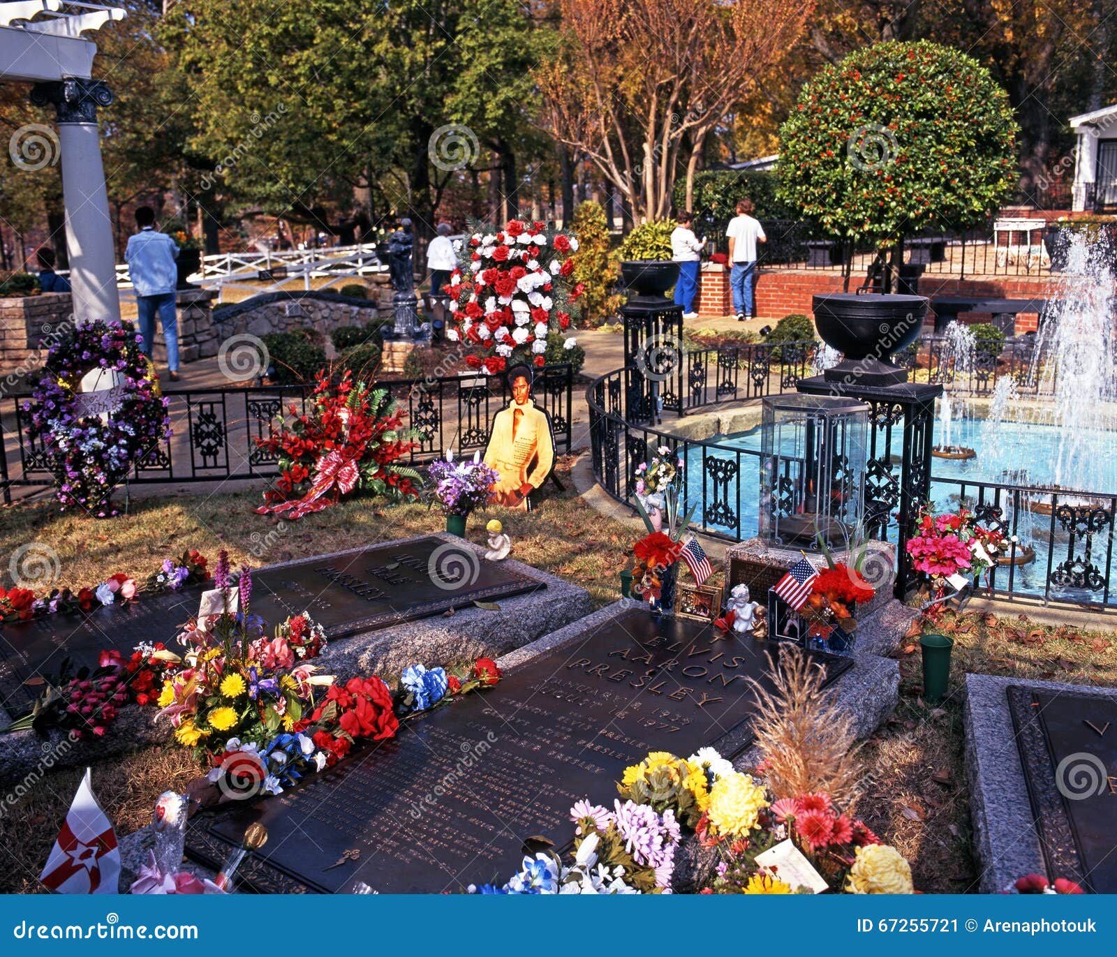 Presley Memorial Garden Graceland Redaktionelles Foto Bild Von