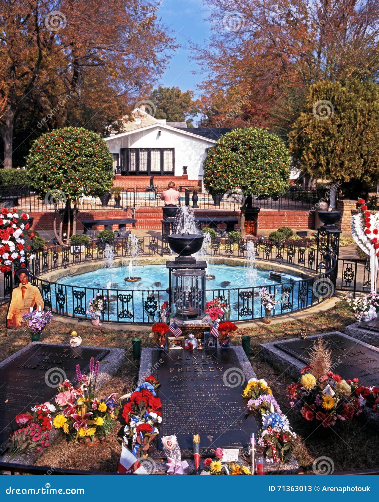 Memphis Grave of Elvis Presley Meditation Garden TN --- Postcard Graceland 